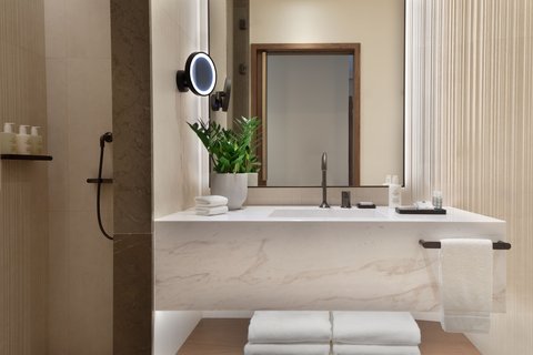 JW MARRIOTT HOTEL MADRID - Photo 46