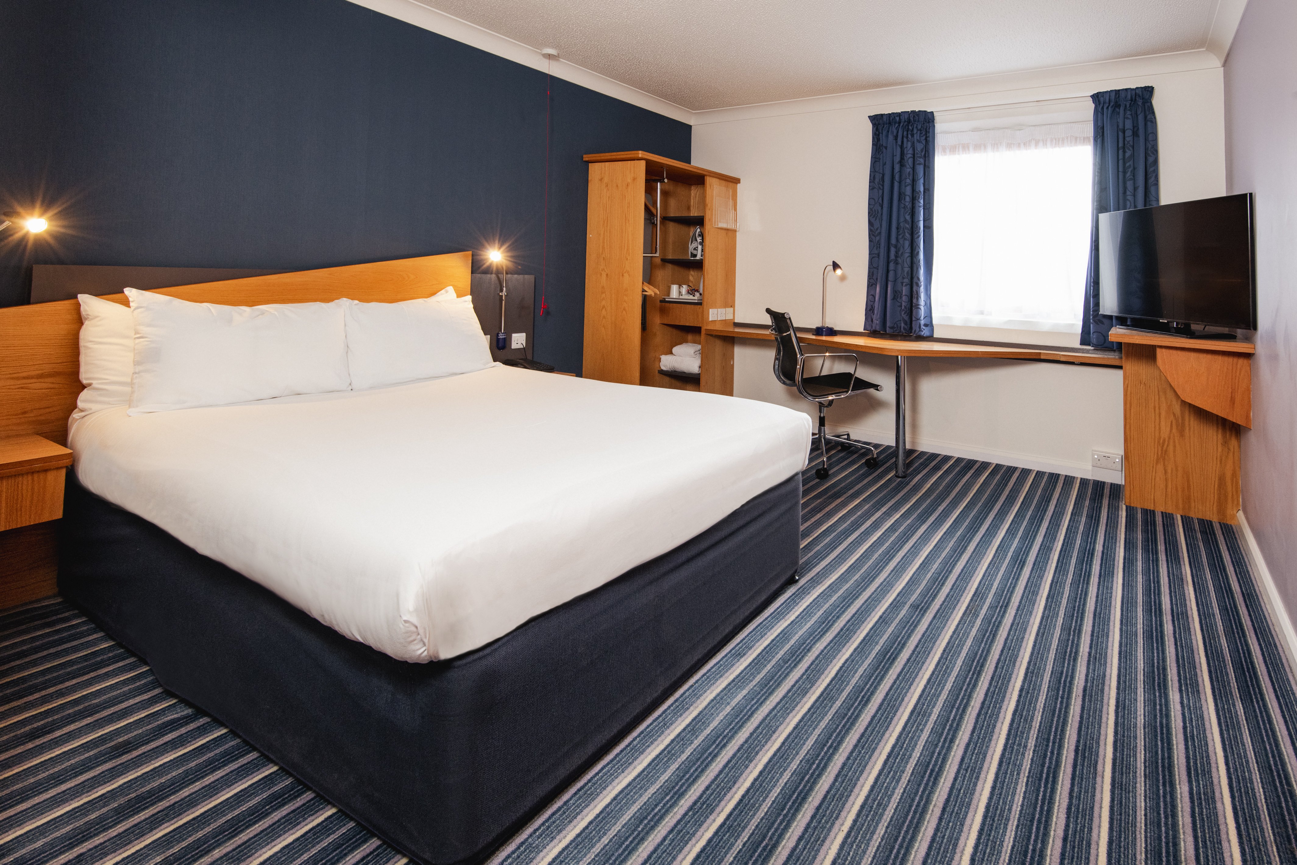 HOLIDAY INN EXPRESS WANDSWORTH BY I-guestroom-Accessible rooms feature an emergency grab cord for convenience..jpg