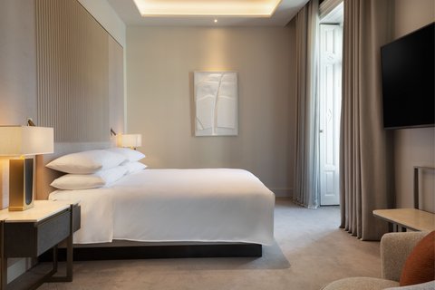 JW MARRIOTT HOTEL MADRID - Photo 33