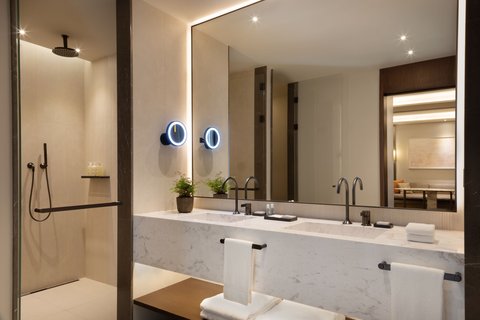 JW MARRIOTT HOTEL MADRID - Photo 107