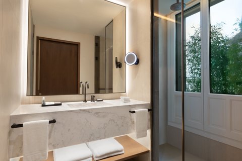 JW MARRIOTT HOTEL MADRID - Photo 111