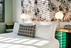  - Hotel Grand Stark Central Eastside Portland - I-5, Exit 300 & 300B