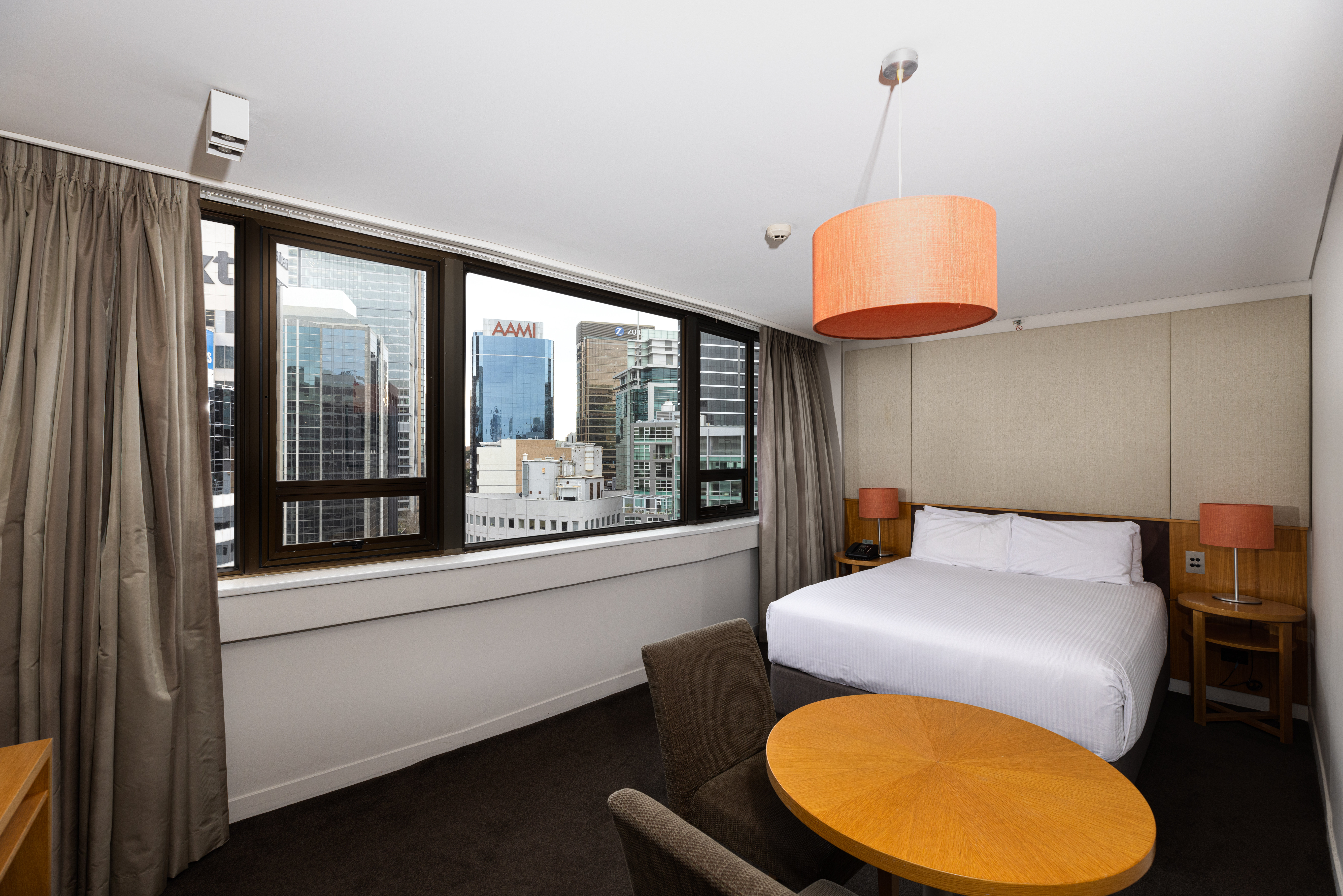 VIEW SYDNEY-guestroom-Queen North Sydney.jpg