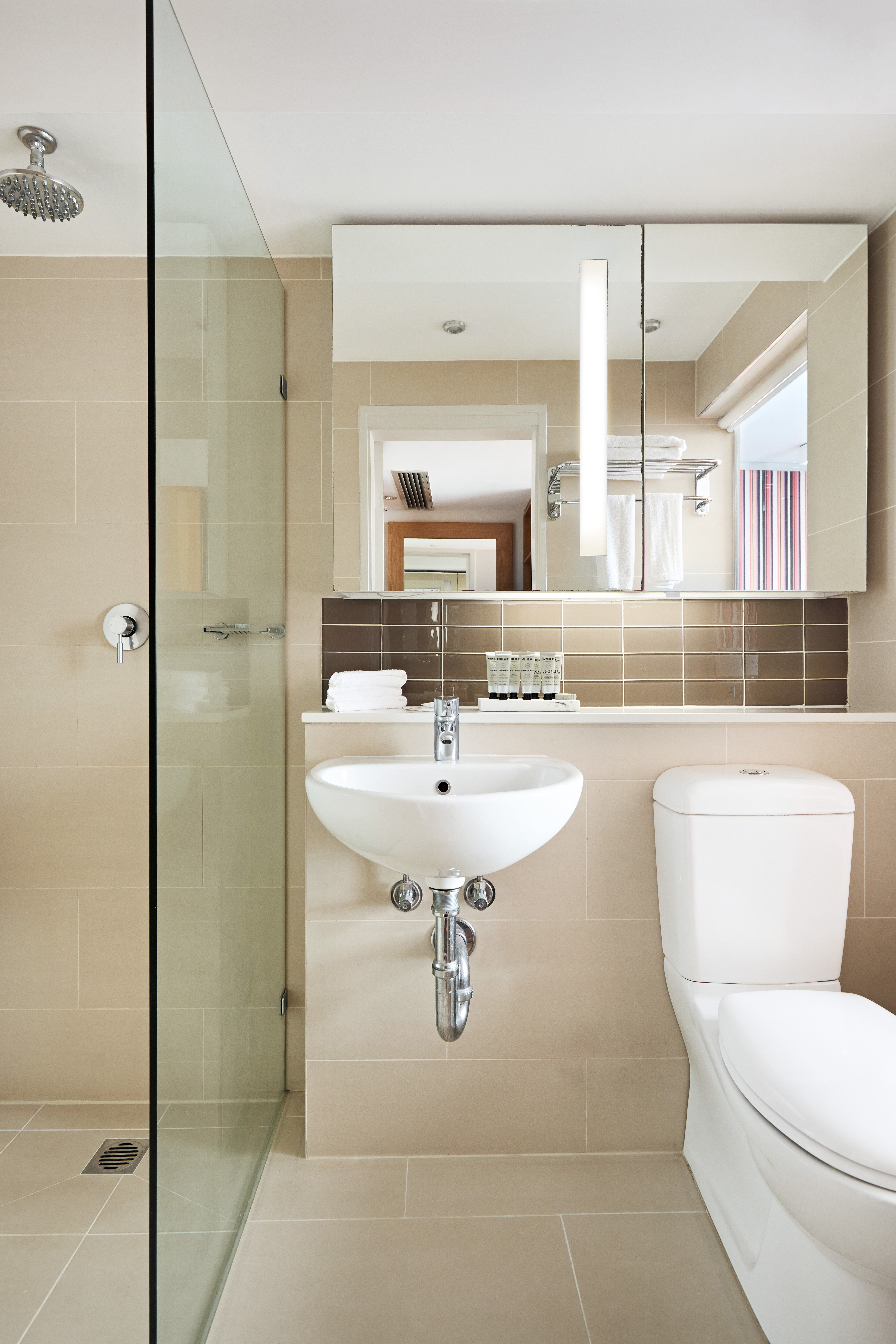 VIEW SYDNEY-guestroom-Harbour View Suite Bathroom.jpg