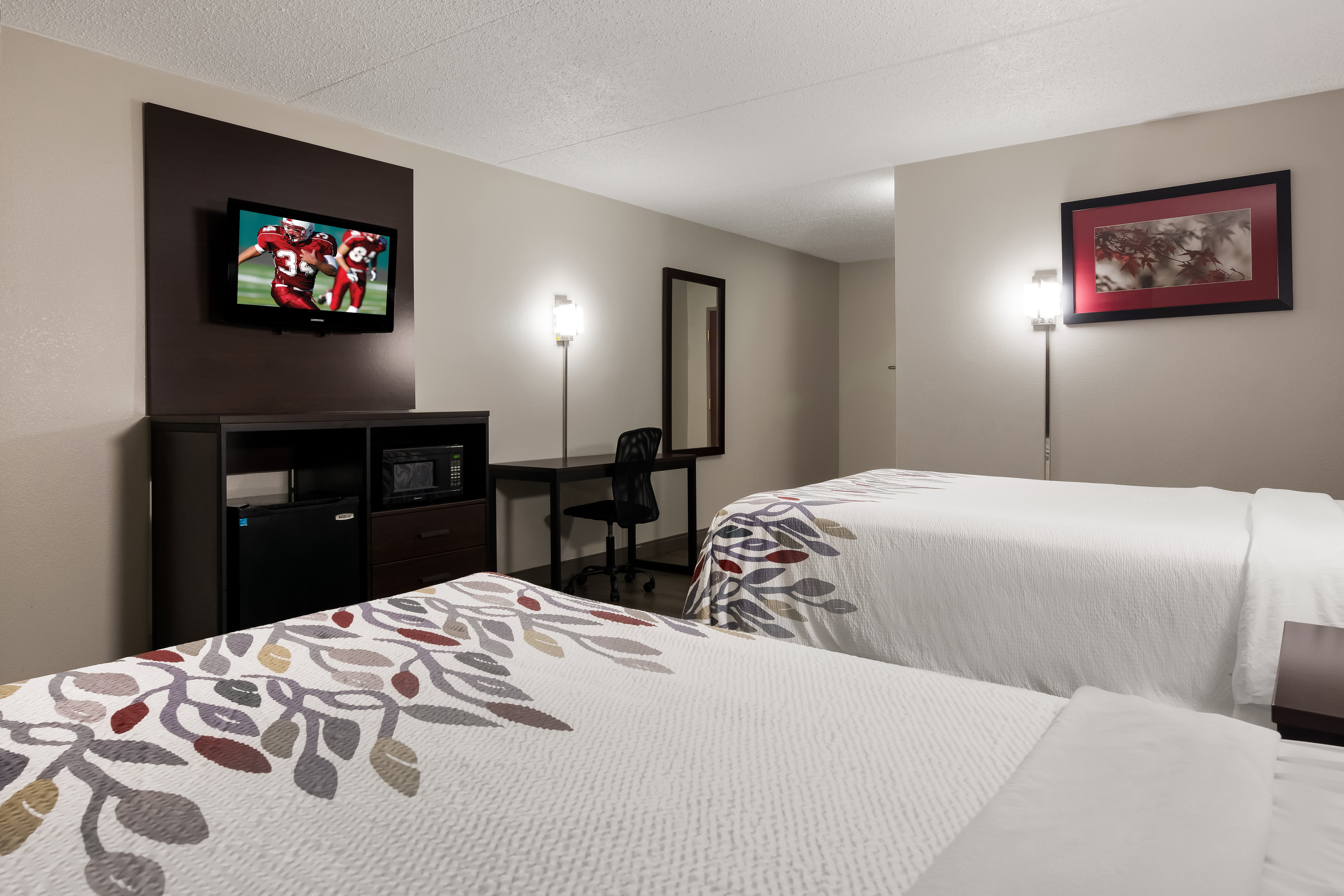 RED ROOF HARTFORD-NEW BRITAIN-guestroom-ADA Deluxe Full.jpg