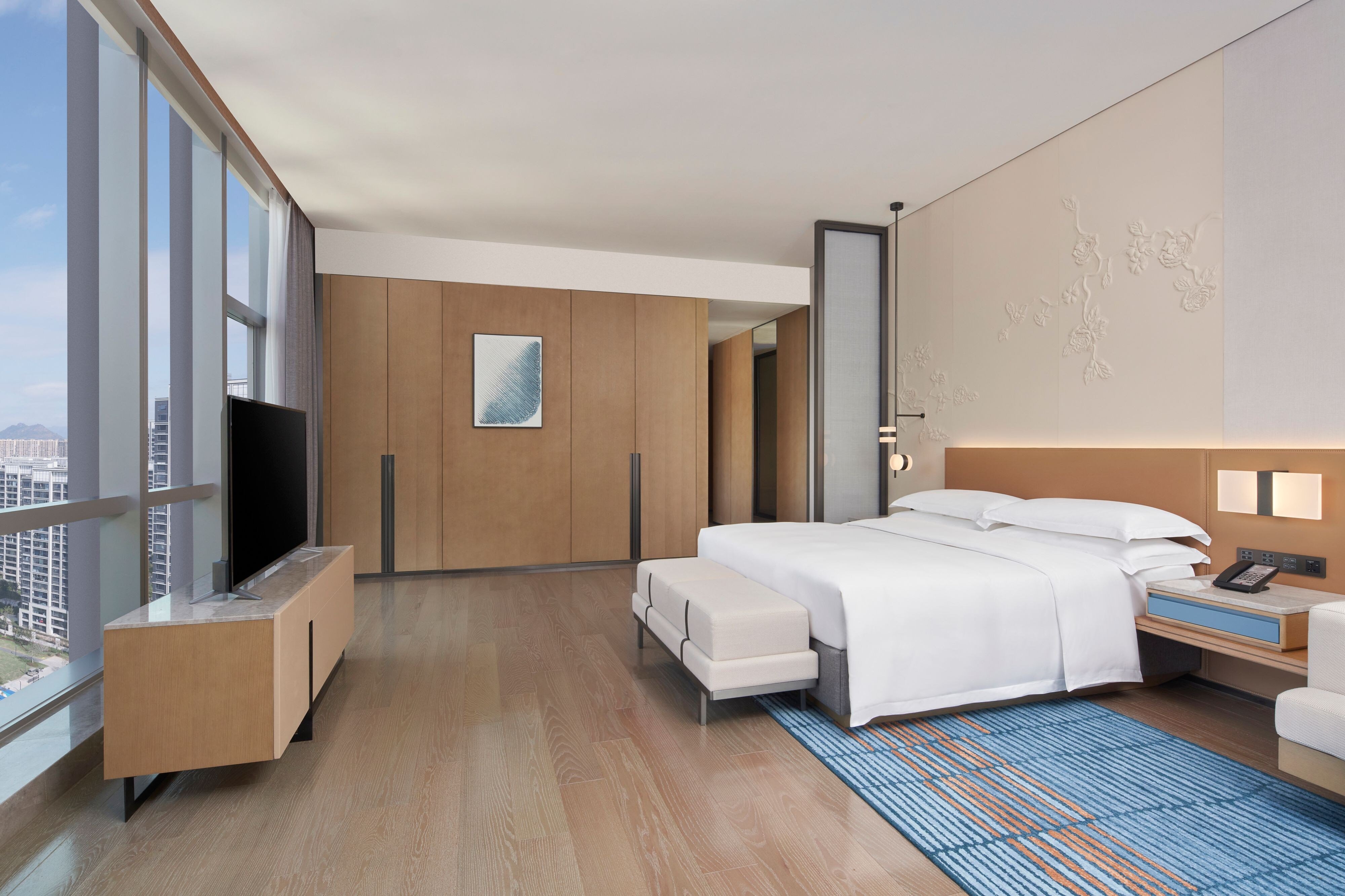 Courtyard by Marriott Wenzhou Yueqing-guestroom-Grand King Bedroom.jpg