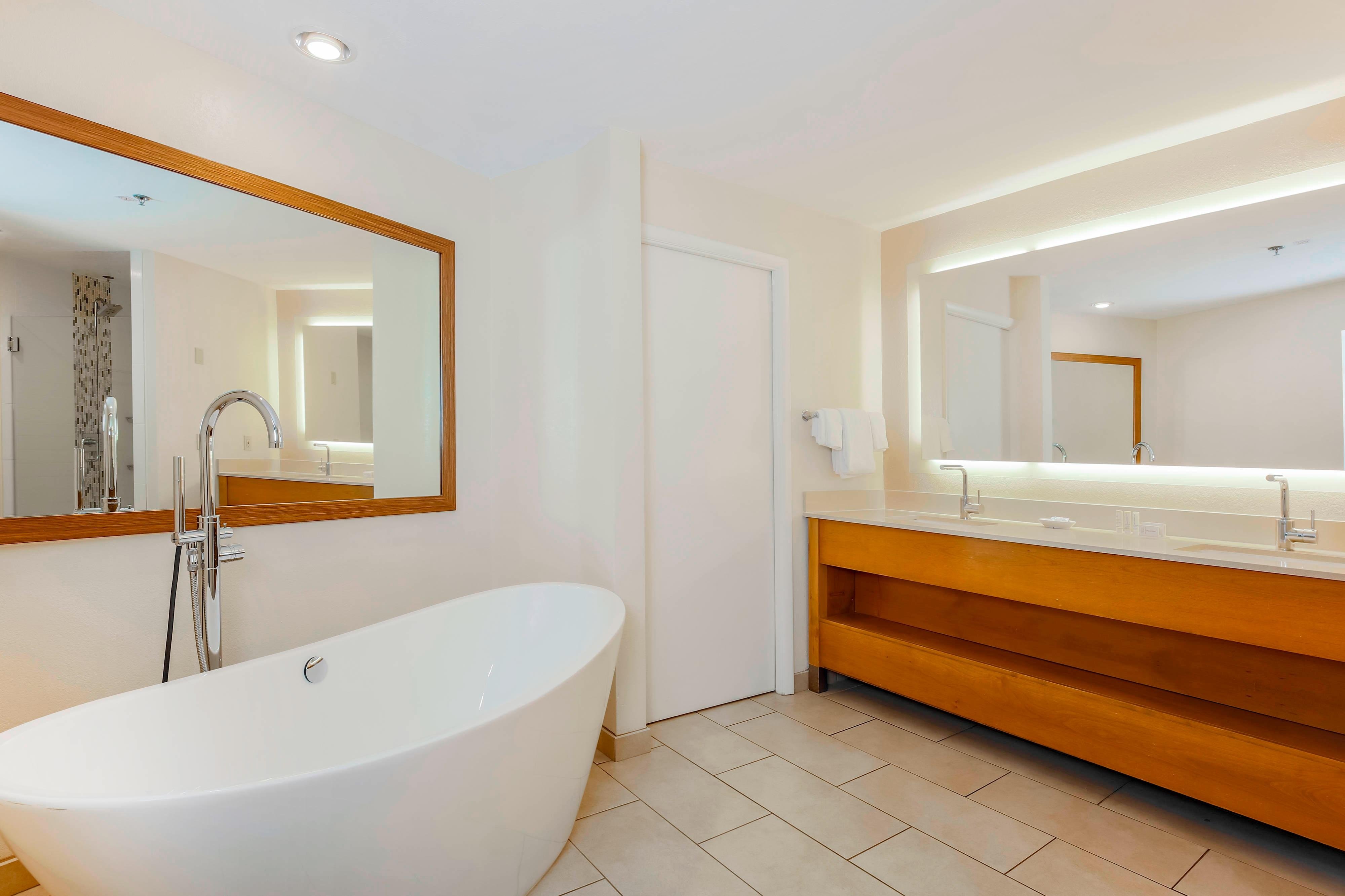 Executive King Suite - Spa Bathroom