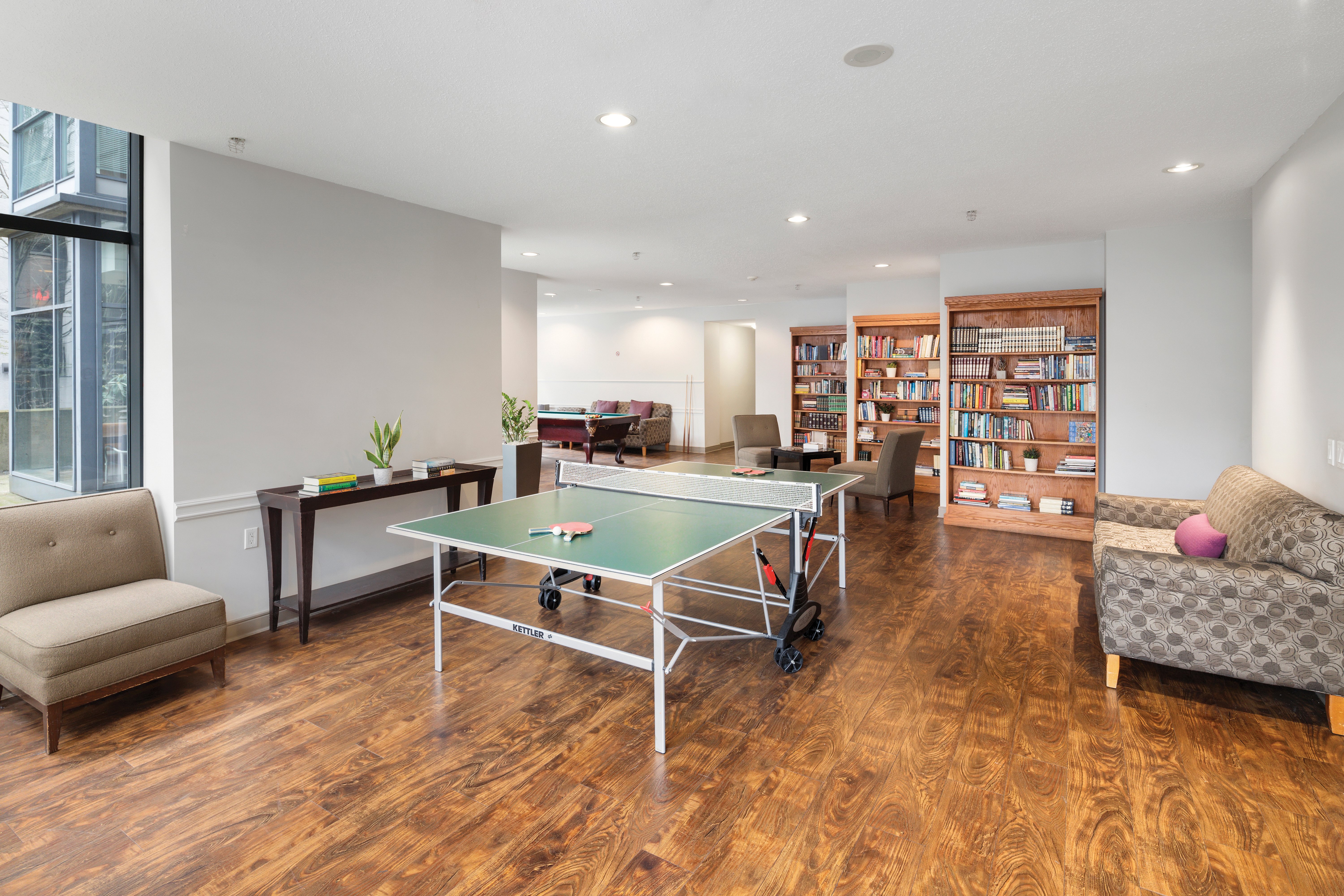 WORLDMARK VANCOUVER THE CANADIAN-guestroom-Gameroom The Canadian Wm Am.jpg