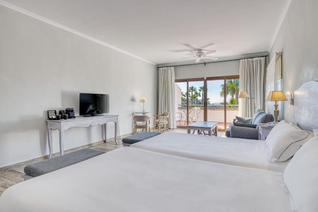 ALHAURIN GOLF RESORT-guestroom-Junior Suite.jpg