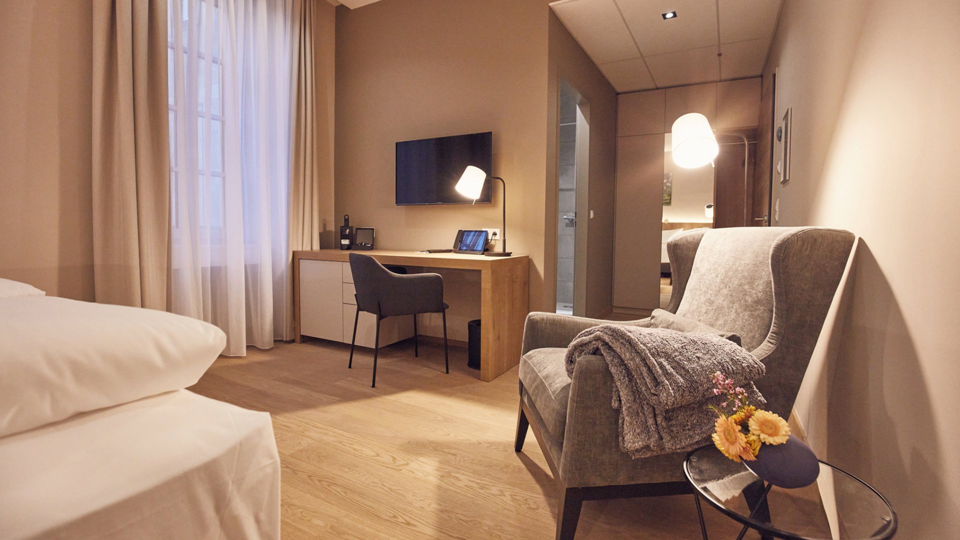 TOP SEEHOTEL MARIA LAACH GLEES-guestroom-Classic room - TOP Seehotel Maria Laach.jpg