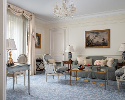 FOUR SEASONS HOTEL GEORGE V PARIS - Photo 43
