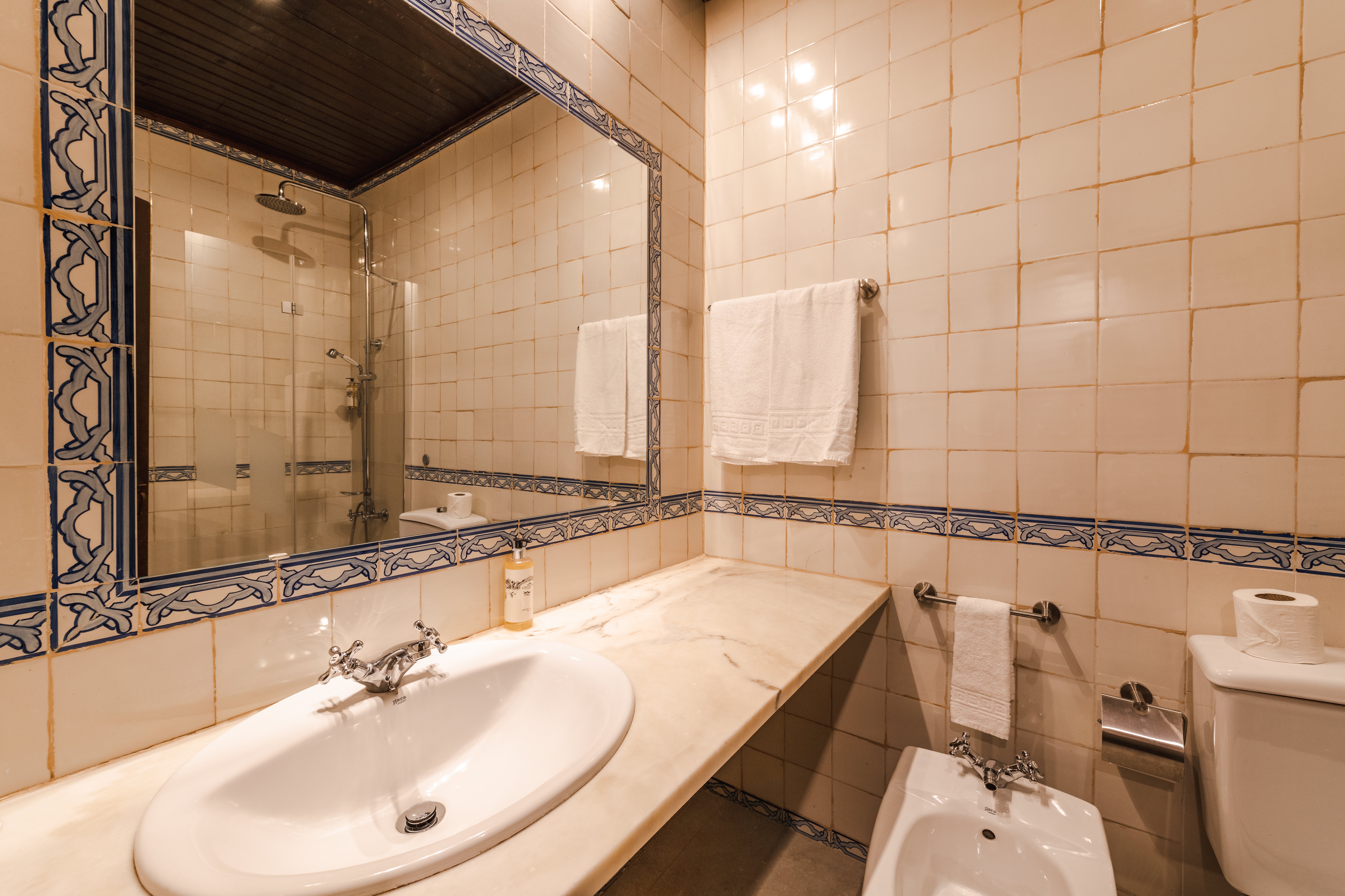 POUSADA DE OBIDOS-guestroom-Pousada Castelo Obidos Special Suite.jpg