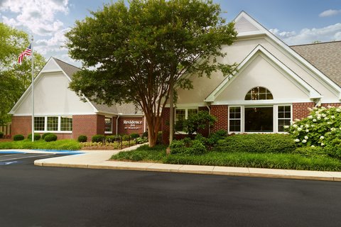 Hotel exterior with sign and landscaping