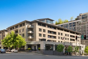 Courtyard by Marriott-Bellevue Downtown