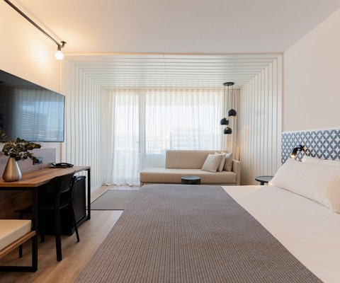 607890 Guest Room