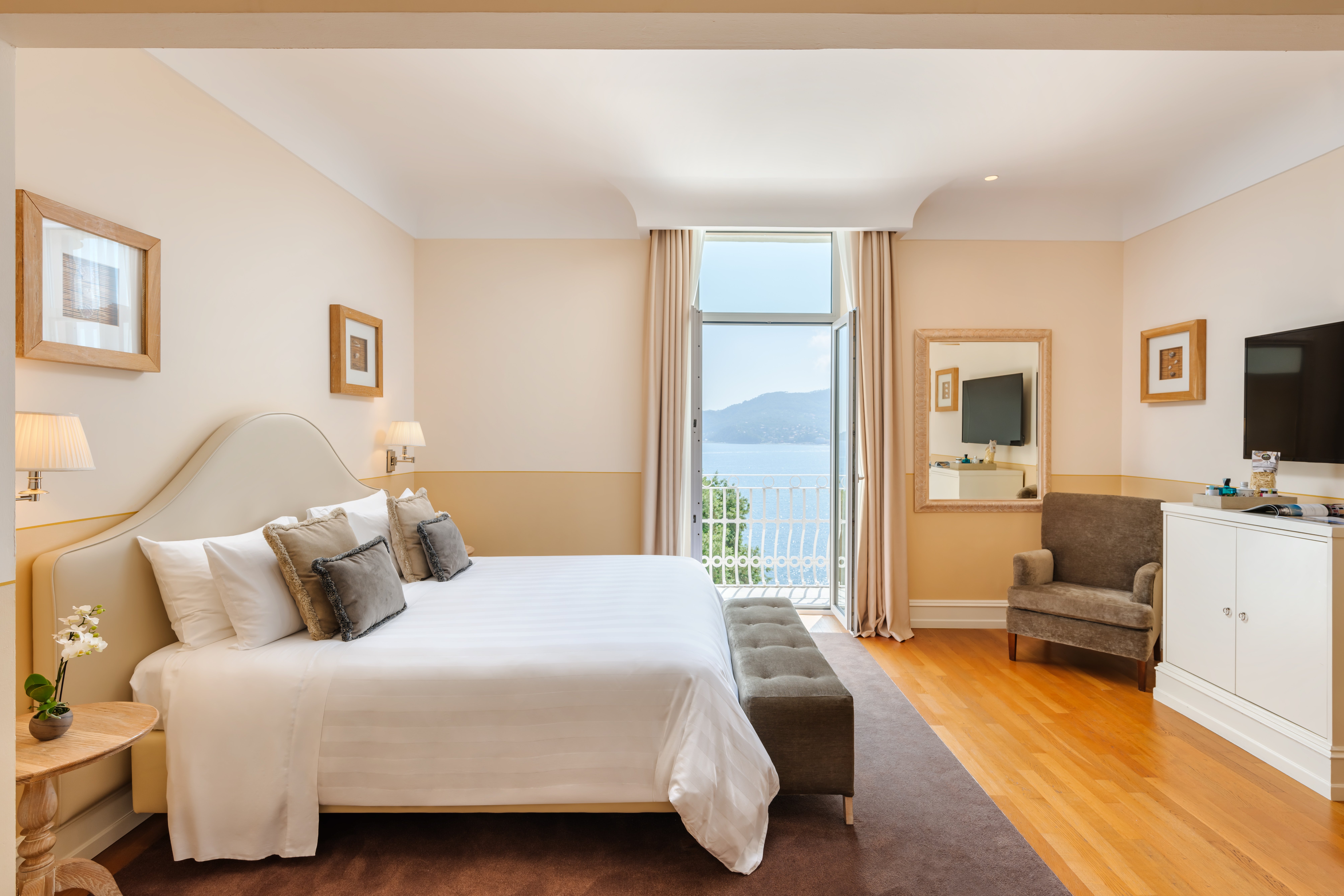 GRAND HOTEL BRISTOL SPA RESORT-guestroom-Junior Suite Sea Front.jpg