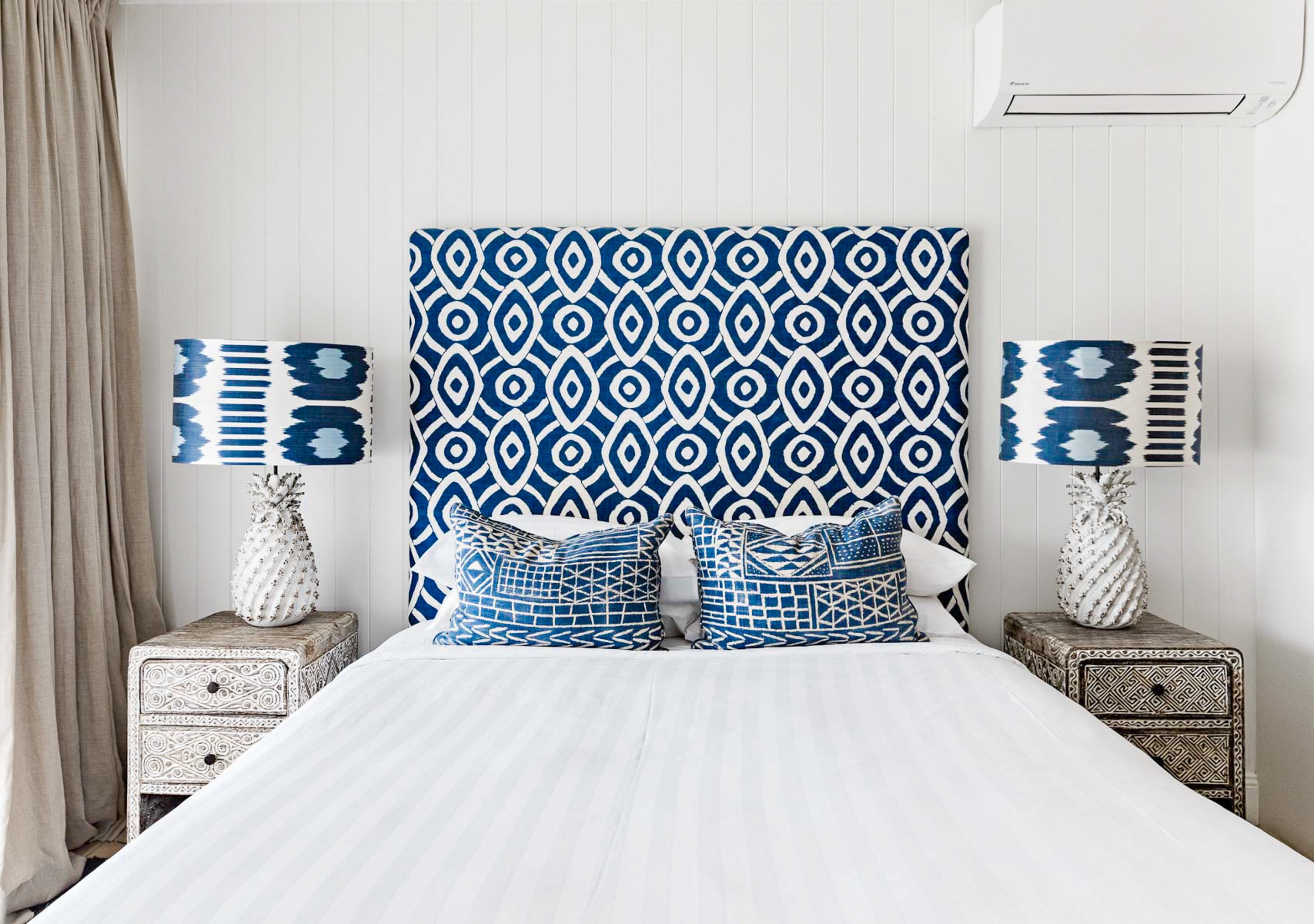 THE LORD BYRON HOTEL-guestroom-Deluxe Queen Rooms.jpg