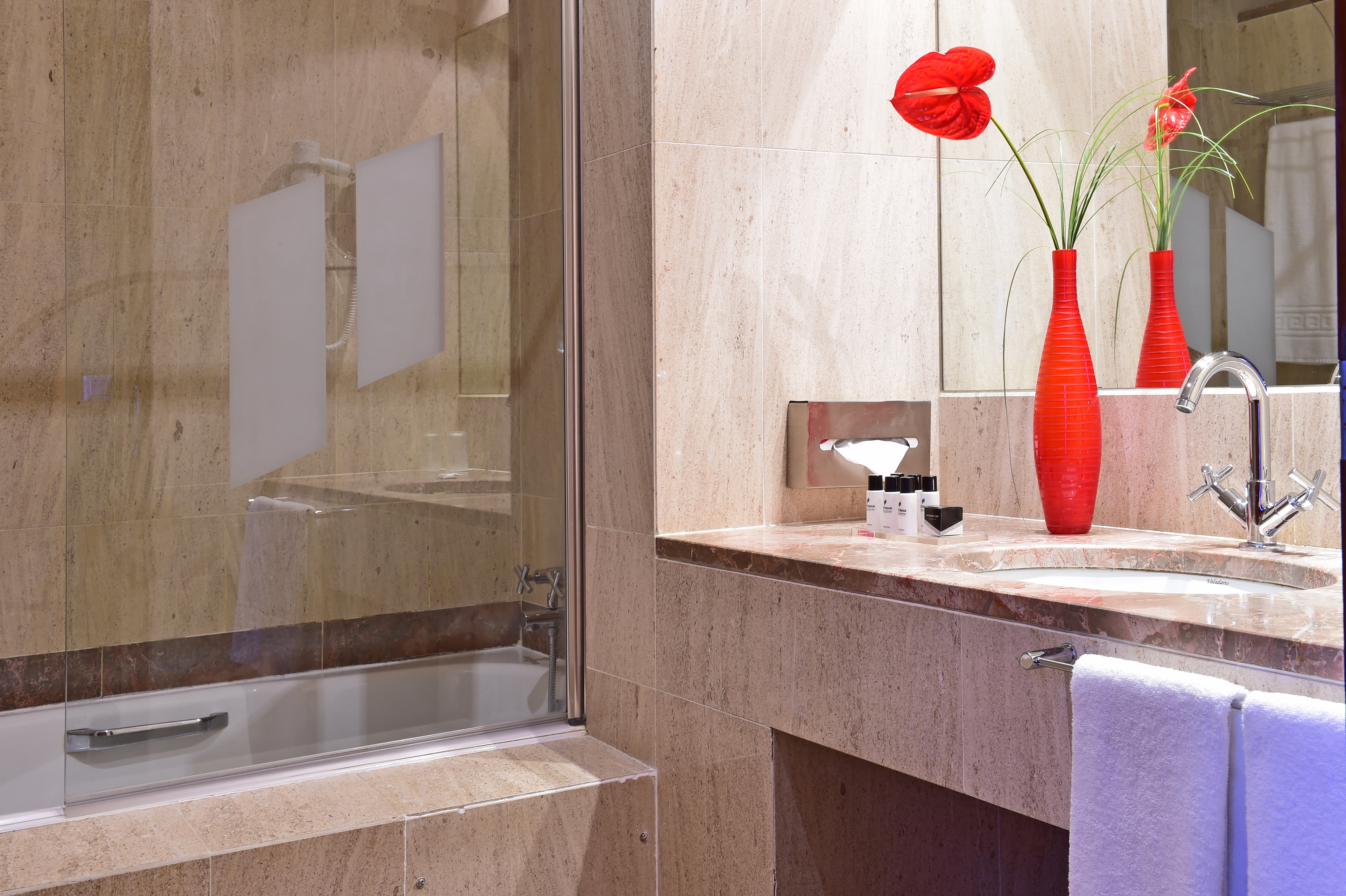POUSADA DE ALCACER DO SAL-guestroom-Pousada Alcacer Do Sal Bathroom Suite Standard.jpg