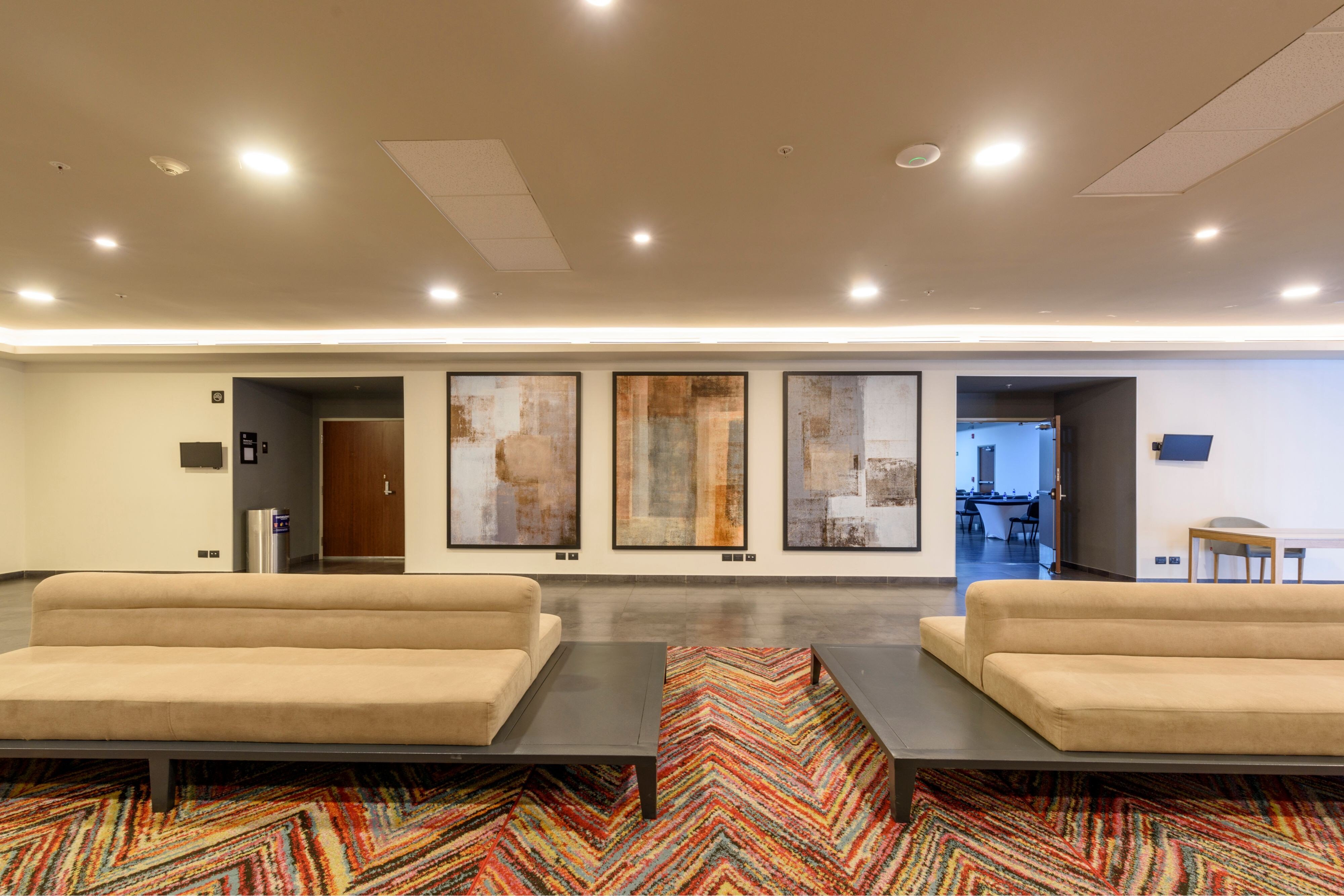 City Express Plus by Marriott Bogota Aeropuerto-guestroom-Living Area.jpg