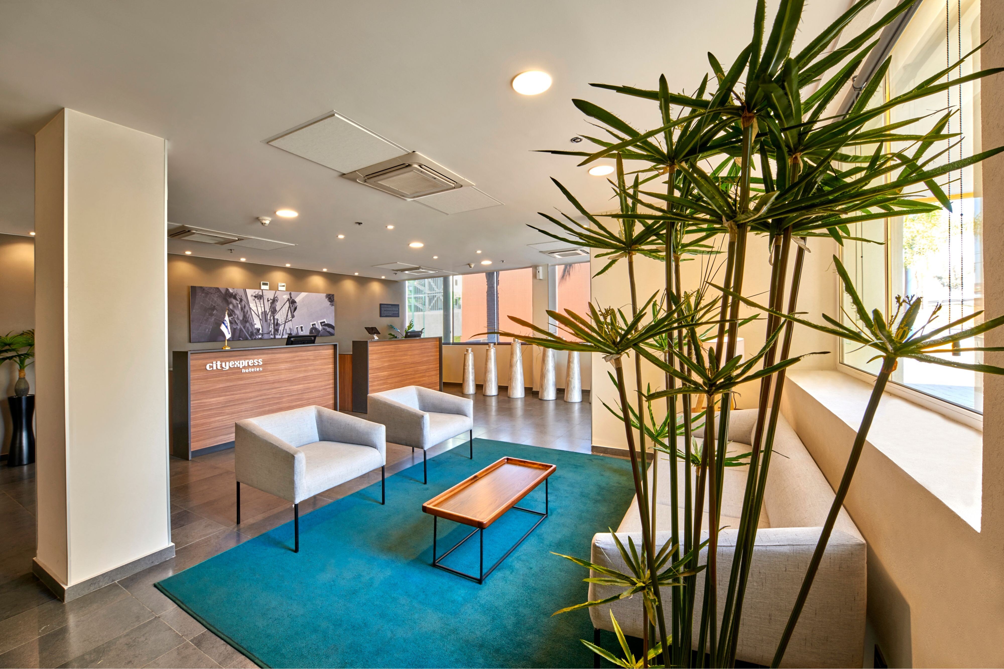 City Express by Marriott Queretaro-guestroom-Living Area.jpg