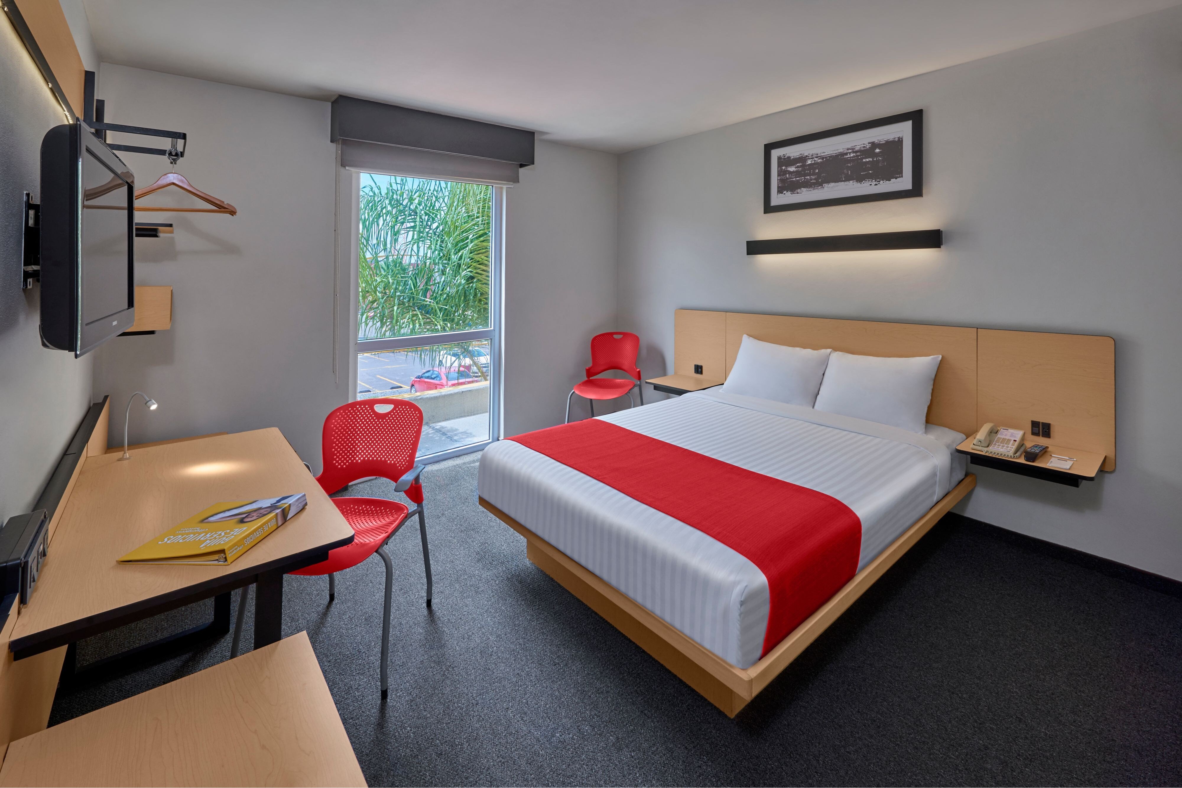 City Express by Marriott Queretaro Jurica-guestroom-Bedroom.jpg