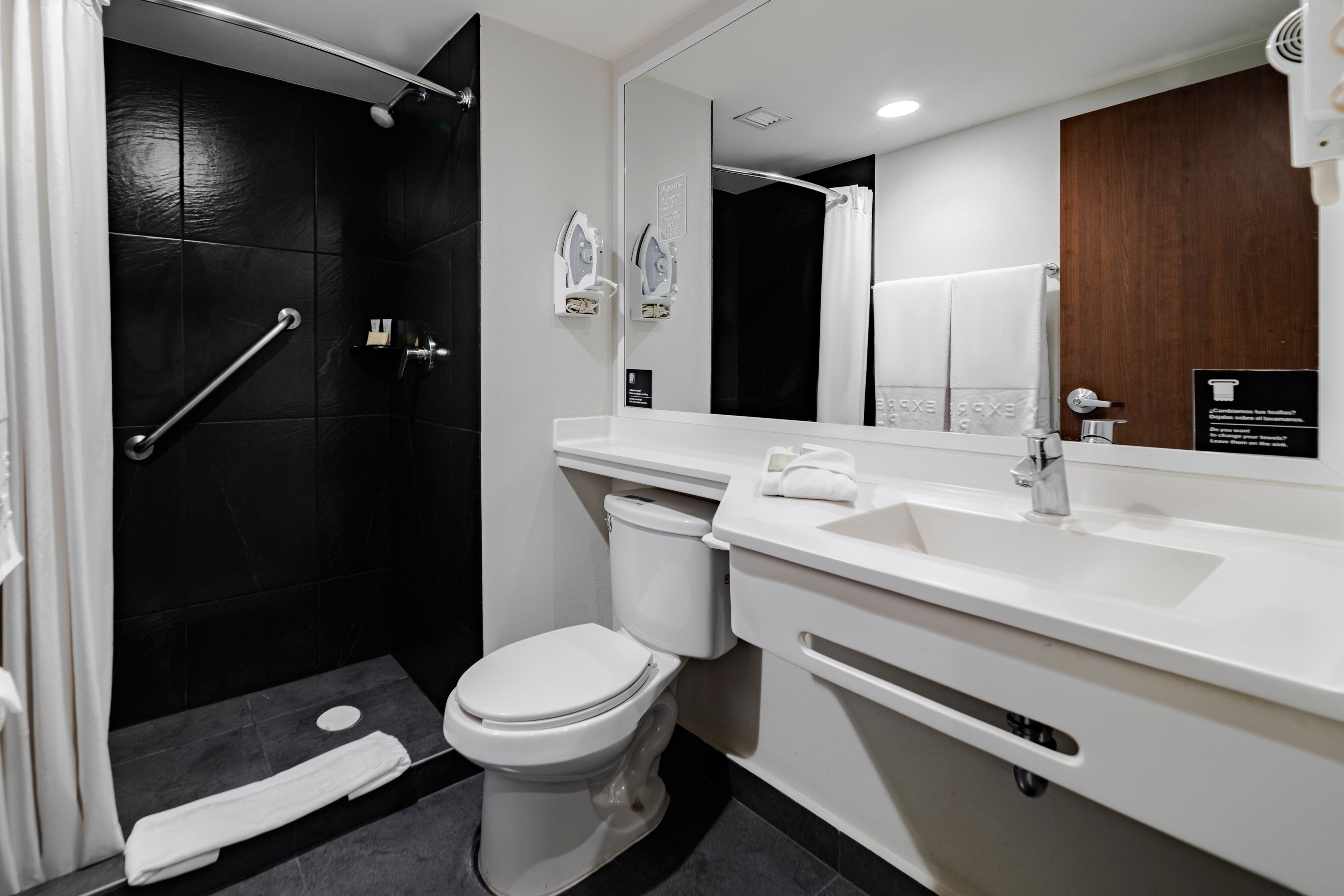 City Express Plus by Marriott Guadalajara Palomar-guestroom-Bathroom.jpg
