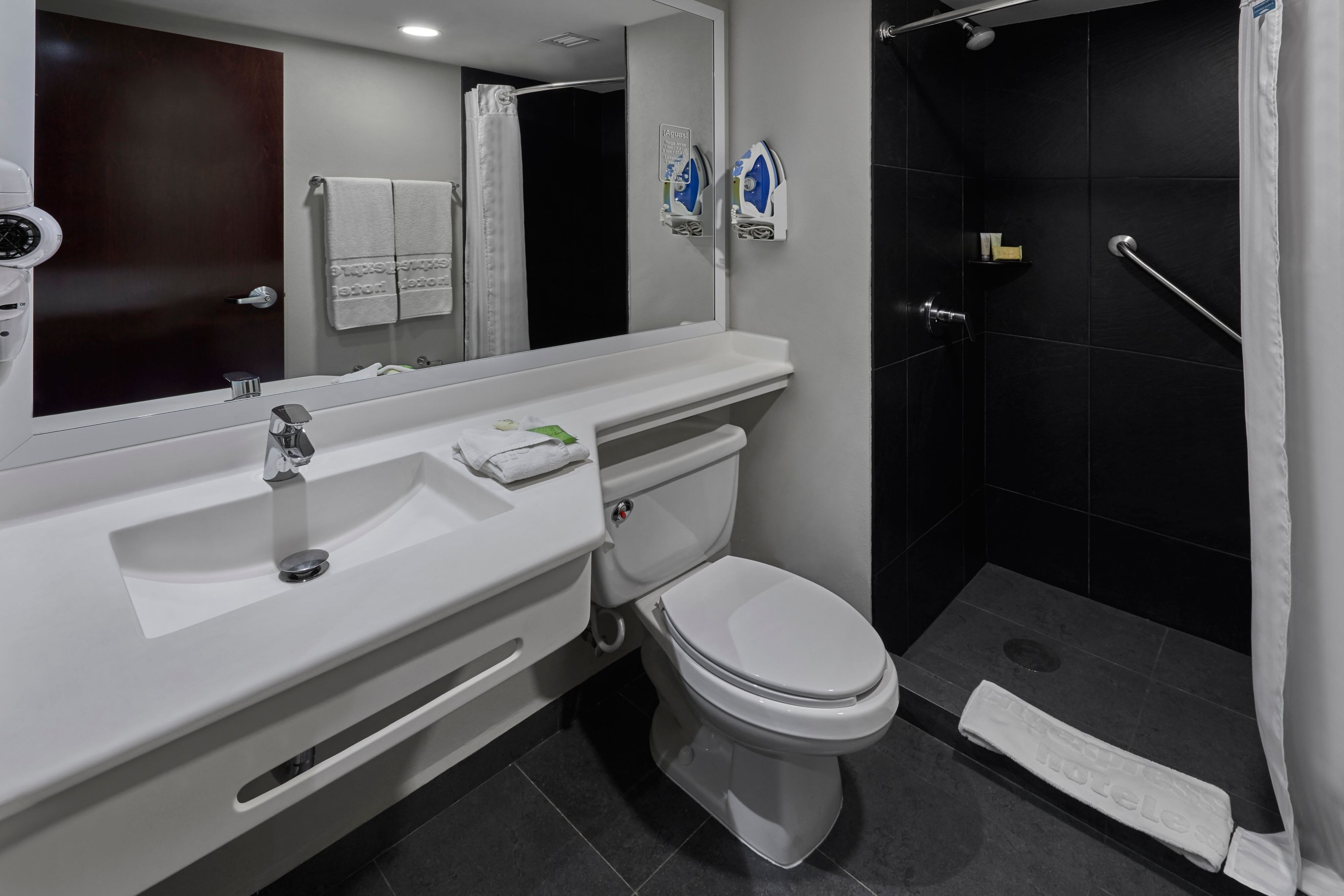 City Express by Marriott Tijuana Rio-guestroom-Bathroom.jpg