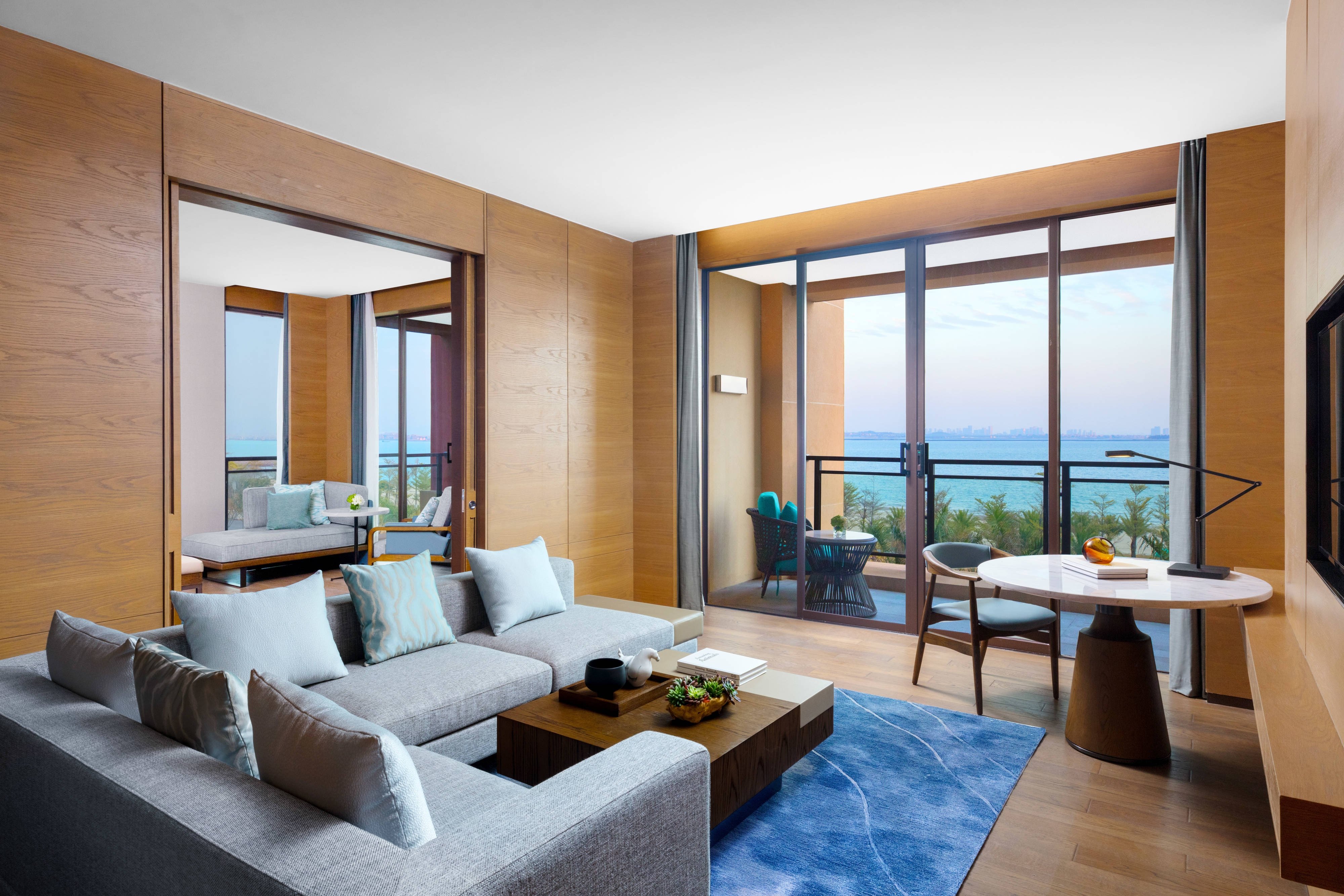 Xiamen Marriott Hotel and Conference Centre-guestroom-Panoramic Ocean View Suite.jpg