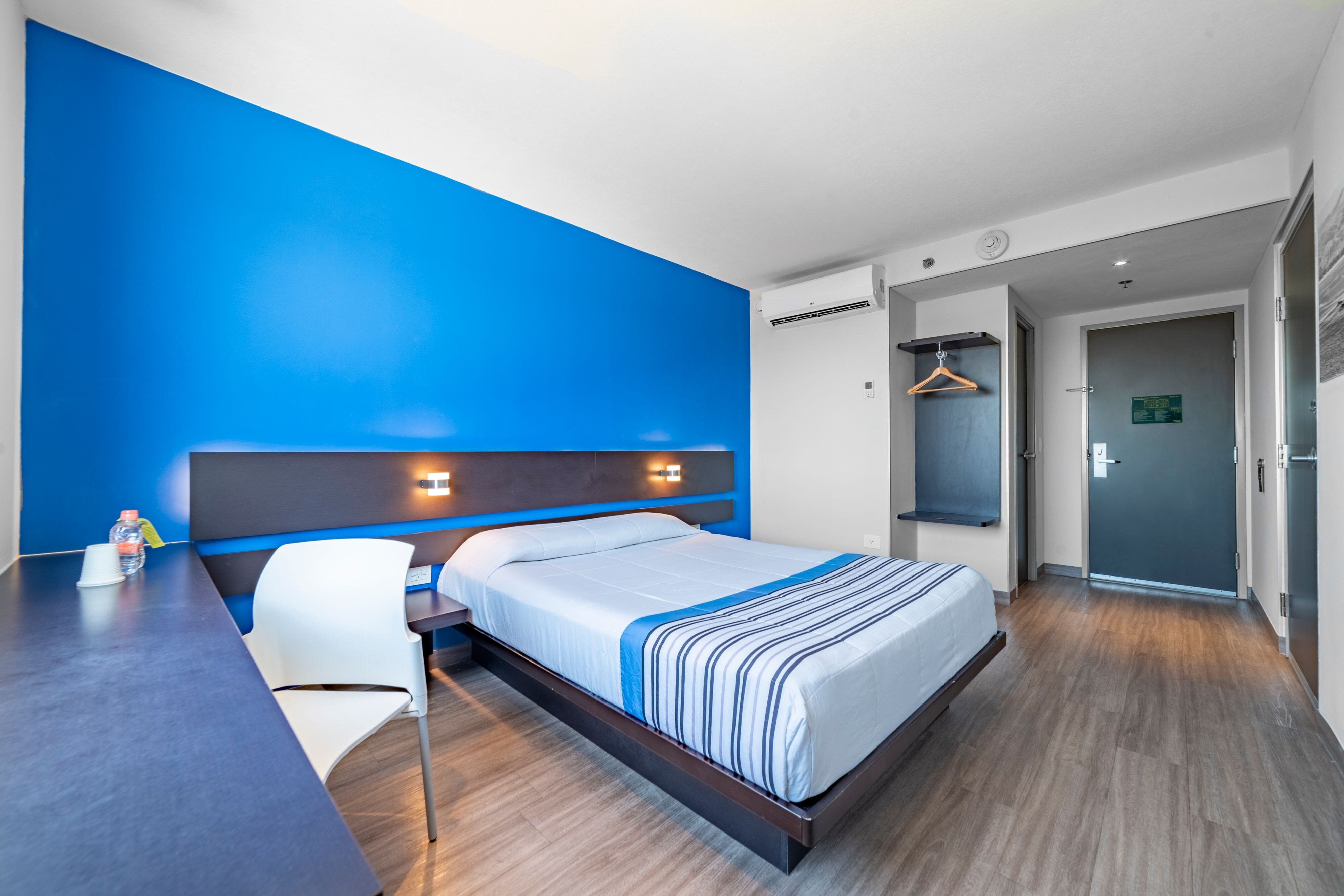 City Express Junior by Marriott Merida Altabrisa-guestroom-Bedroom.jpg