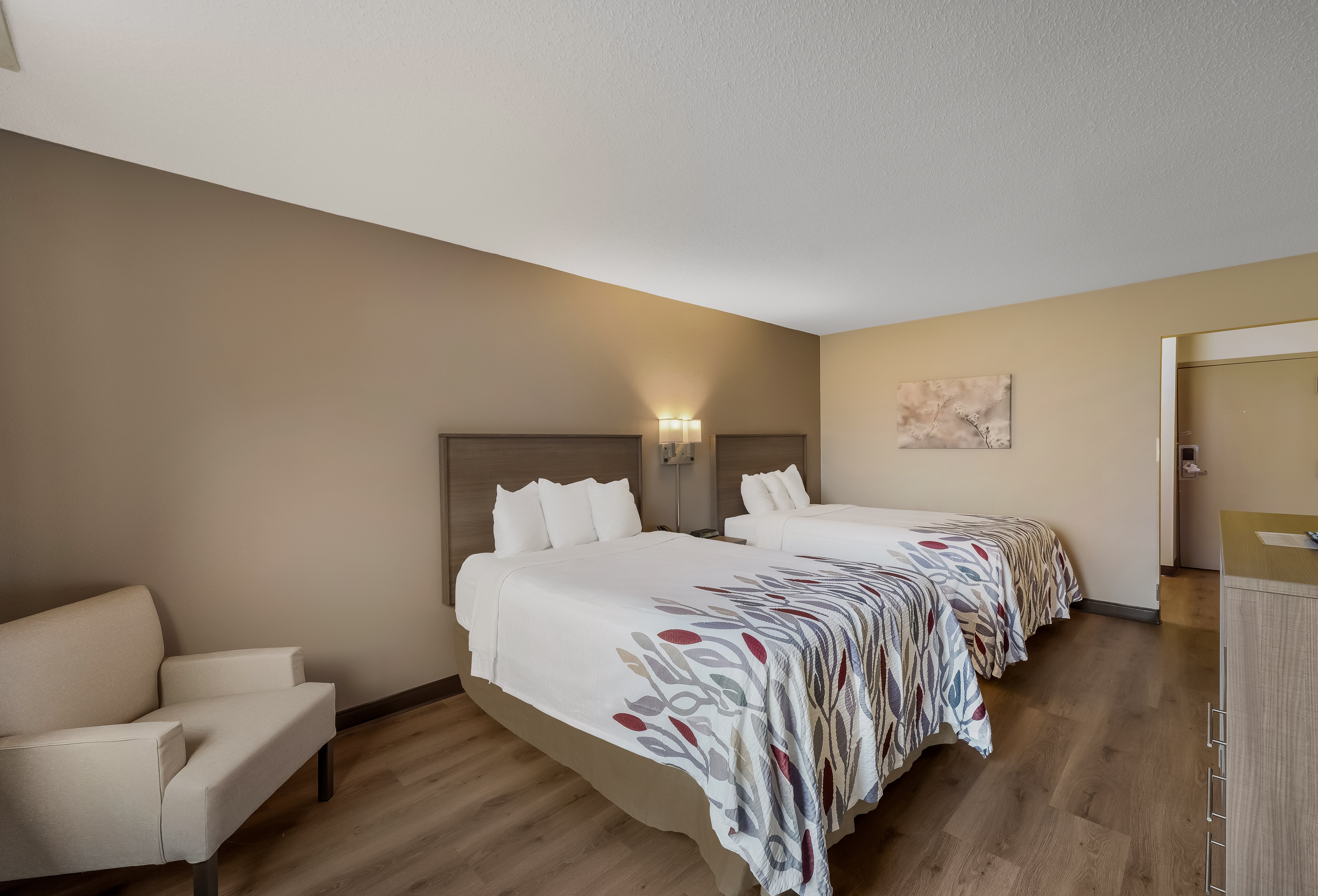 RED ROOF PAINTED POST-guestroom-Deluxe Full.jpg