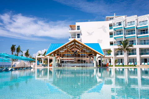 O Clock Swim Up Bar