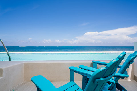 Room Type Oceanfront Paradise Swim Up Studio