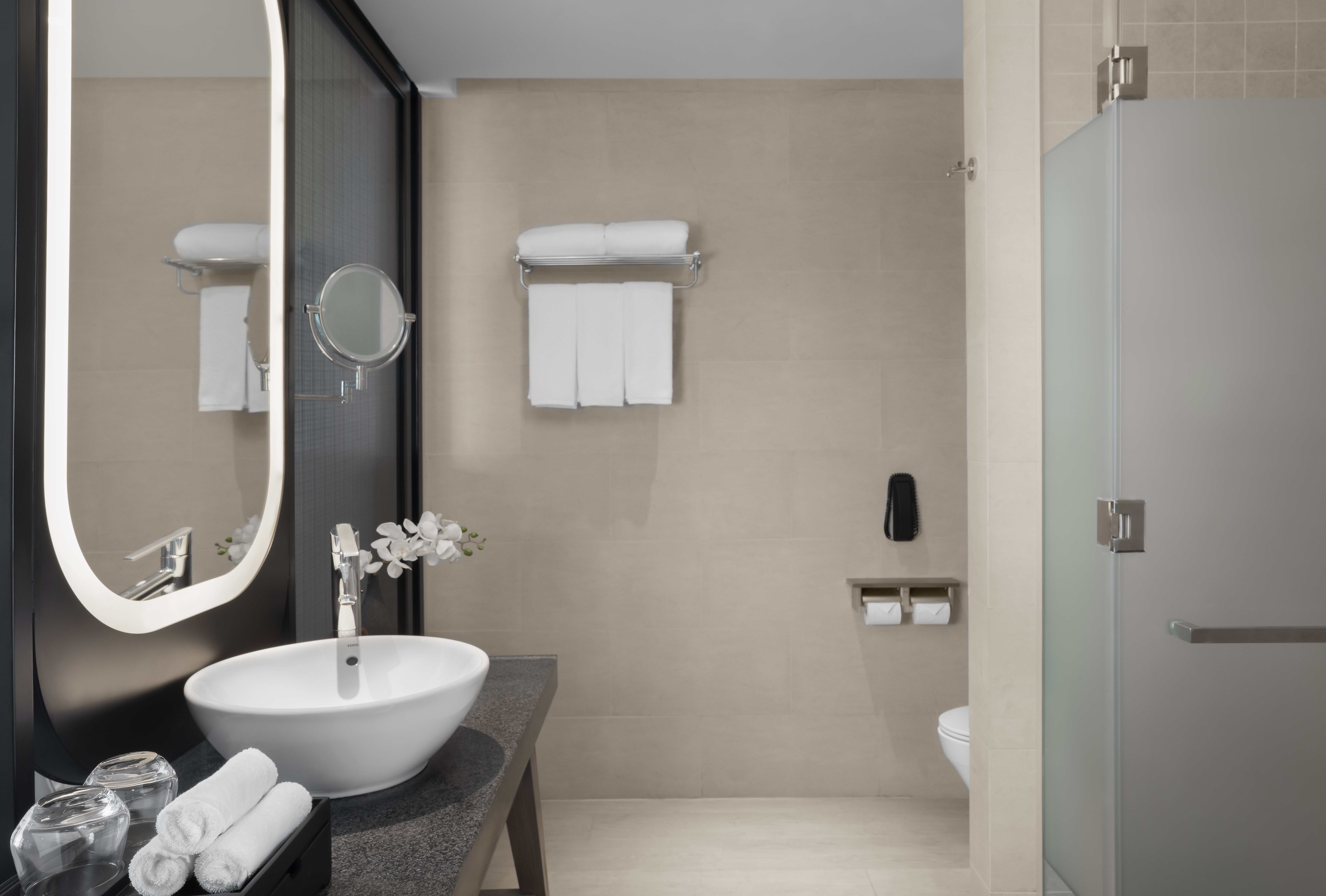 CROWNE PLAZA STARBAY BY IHG-guestroom-Guest Room.jpg