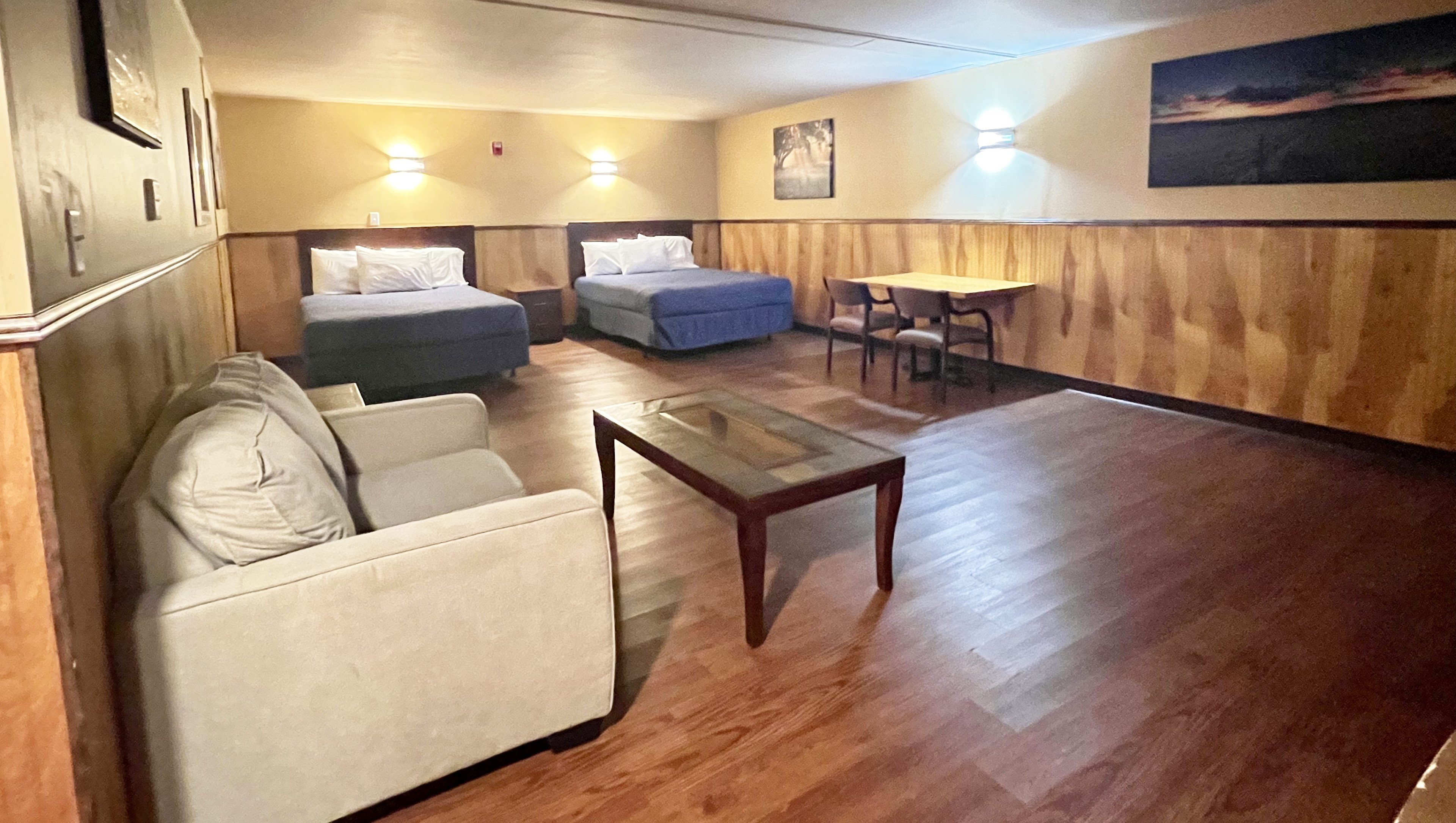 Magnuson Grand Harrisburg-guestroom-MG Harrisburg Double Deluxe.jpg
