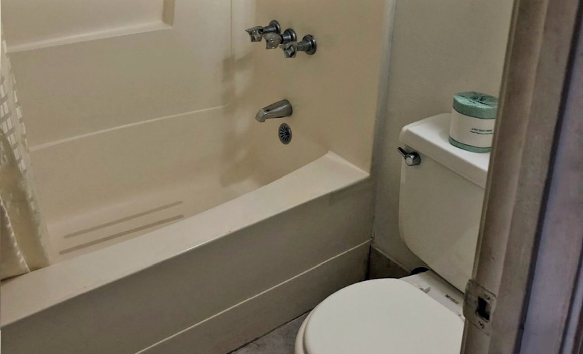 SCOTTISH INNS LOCUST GROVE-guestroom-SGALO Bathroom.jpg
