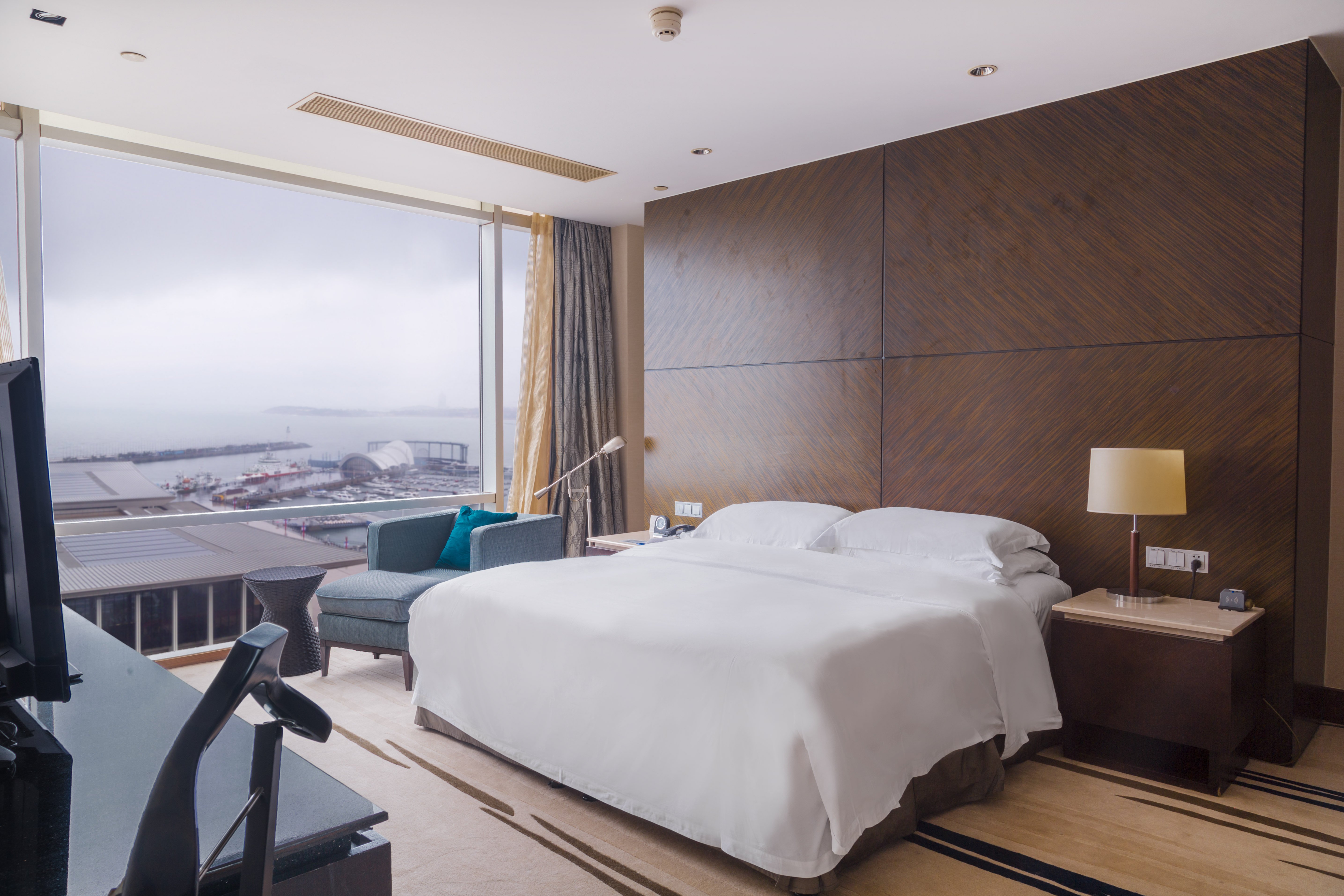 INTERCONTINENTAL QINGDAO-guestroom-Executive Suite Ocean View.jpg