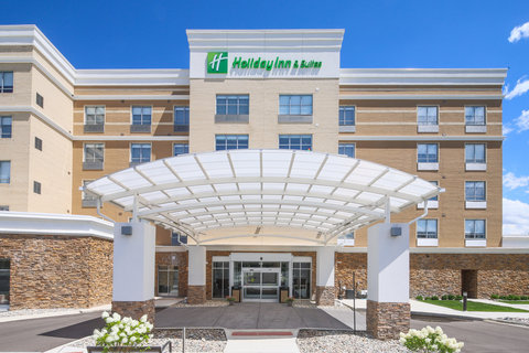 Welcome to Holiday Inn & Suites Detroit