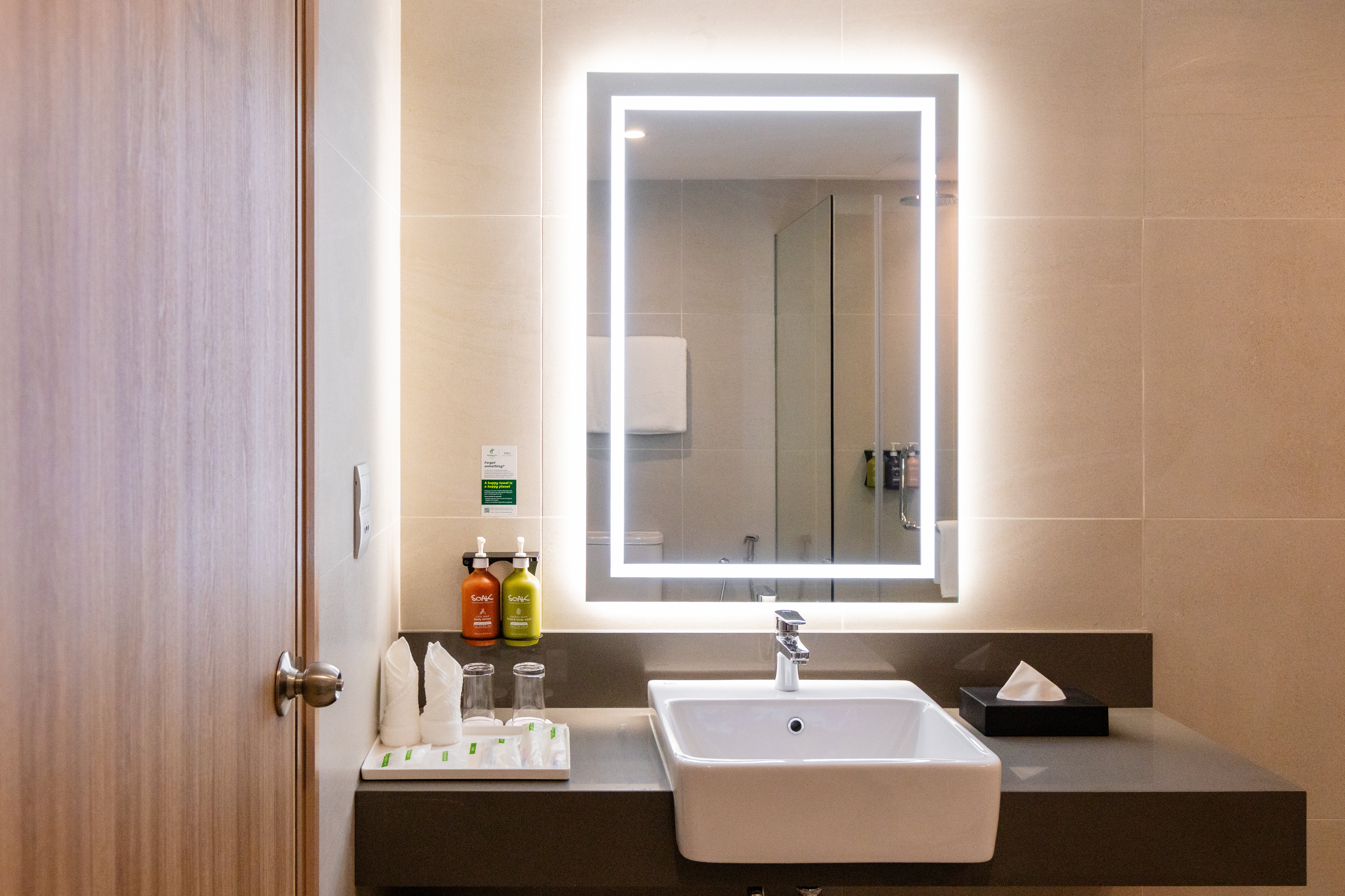 HOLIDAY INN SEPANG AIRPORT BY IHG-guestroom-Bathroom Amenities.jpg