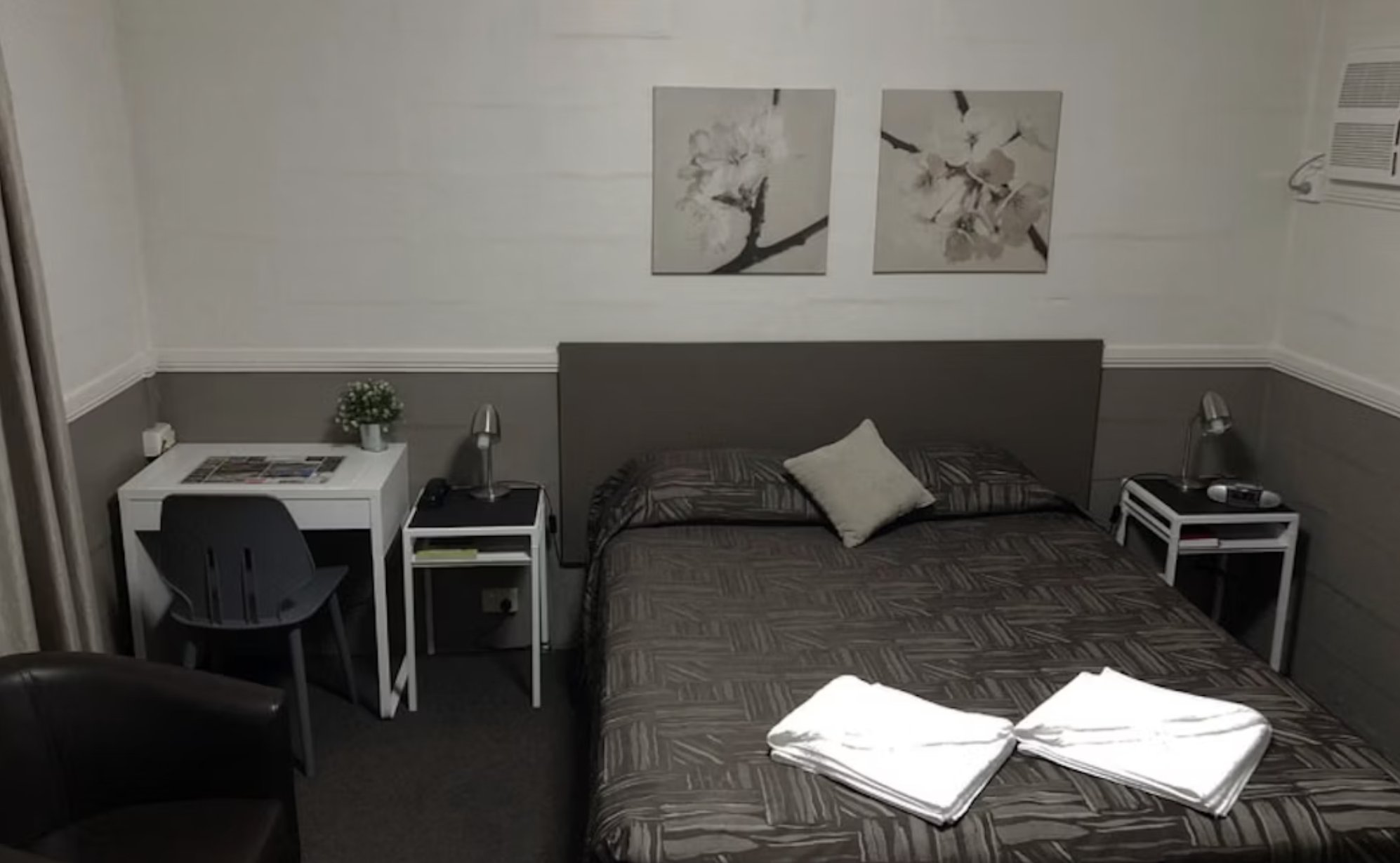 CITY MOTOR INN TOOWOOMBA-guestroom-Deluxe Room.jpg