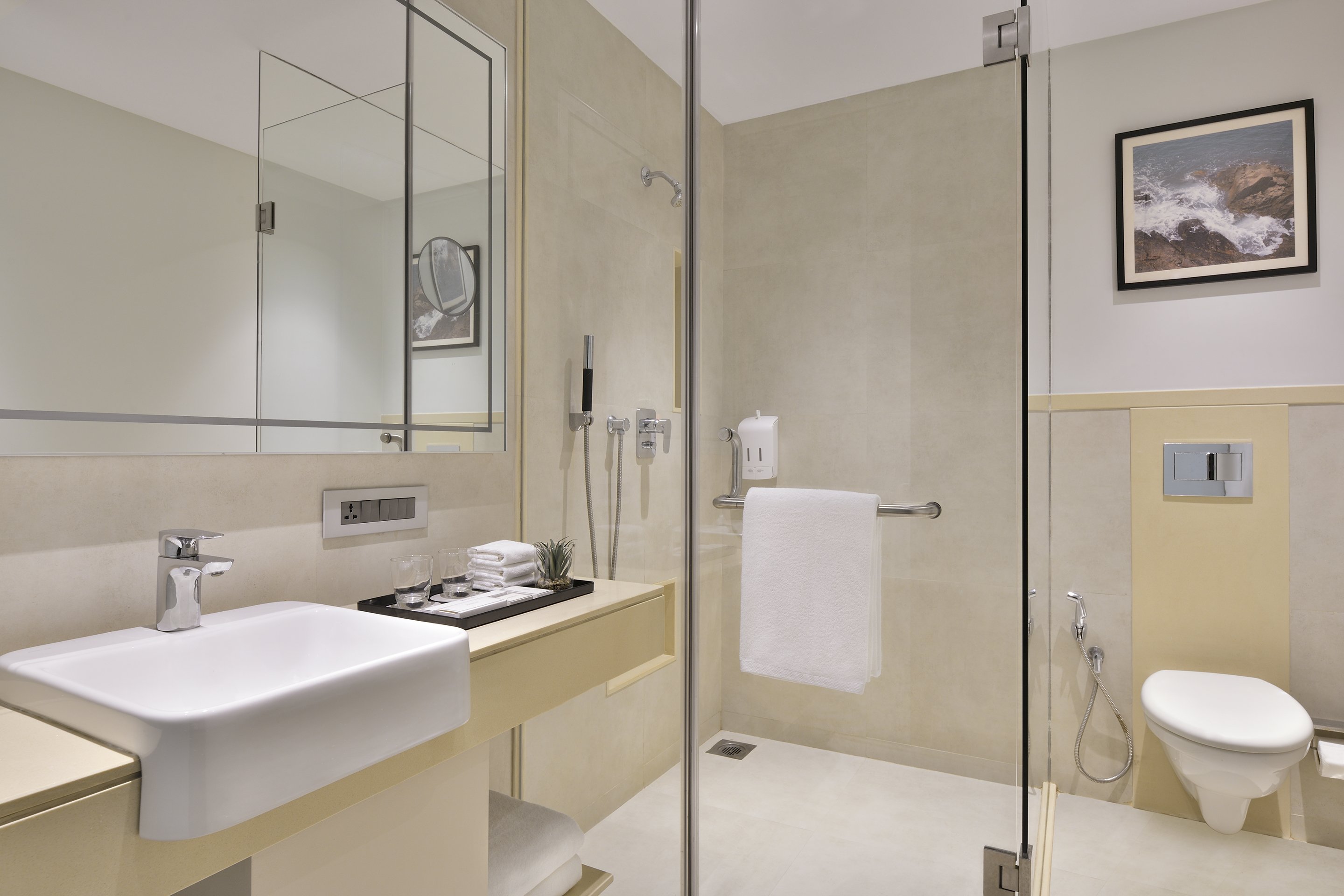 CITADINES ARPORA NAGOA-guestroom-1 Bedroom Executive Bathroom.jpg