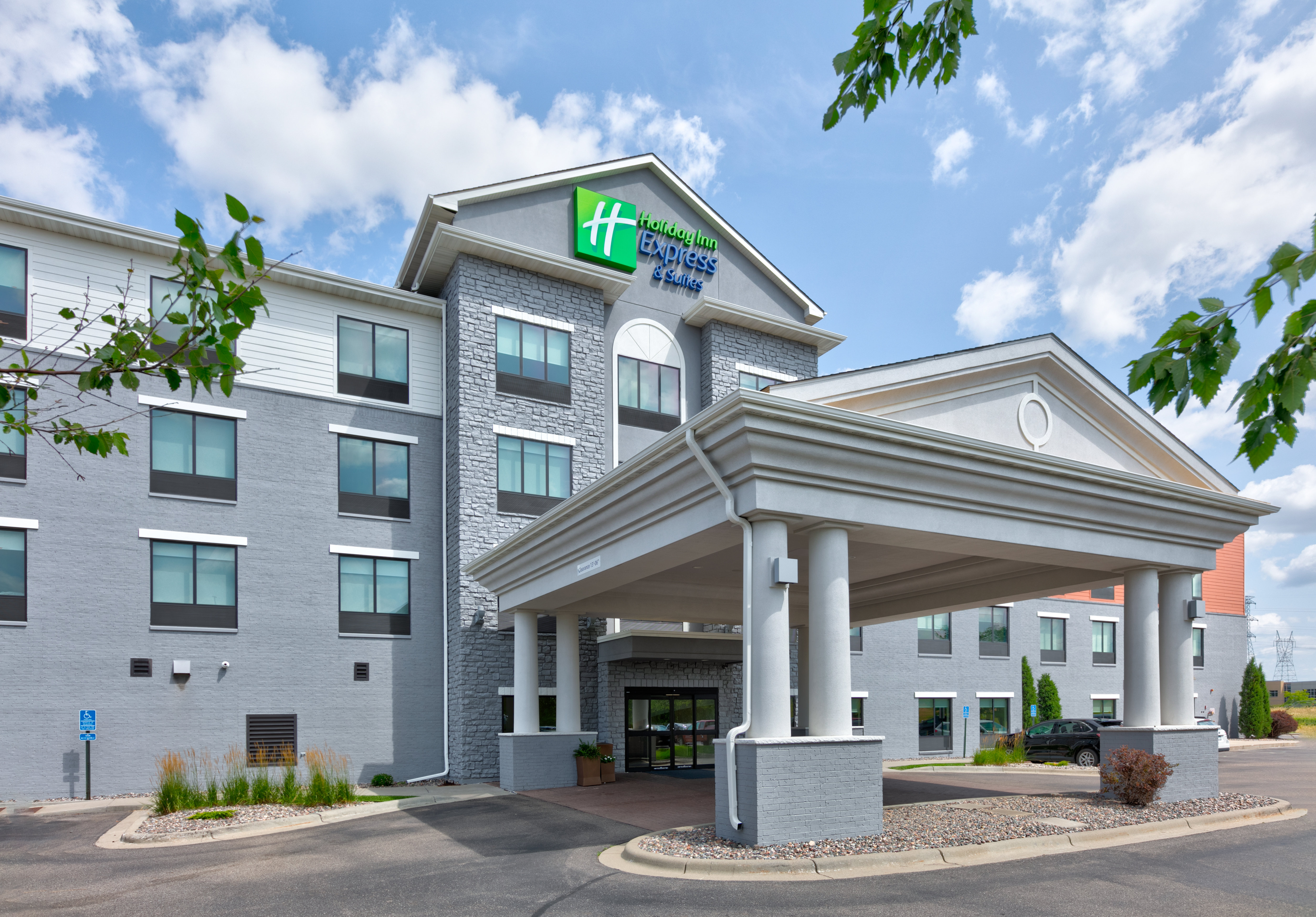 Welcome to the Holiday Inn Express and Suites, Shakopee, MN