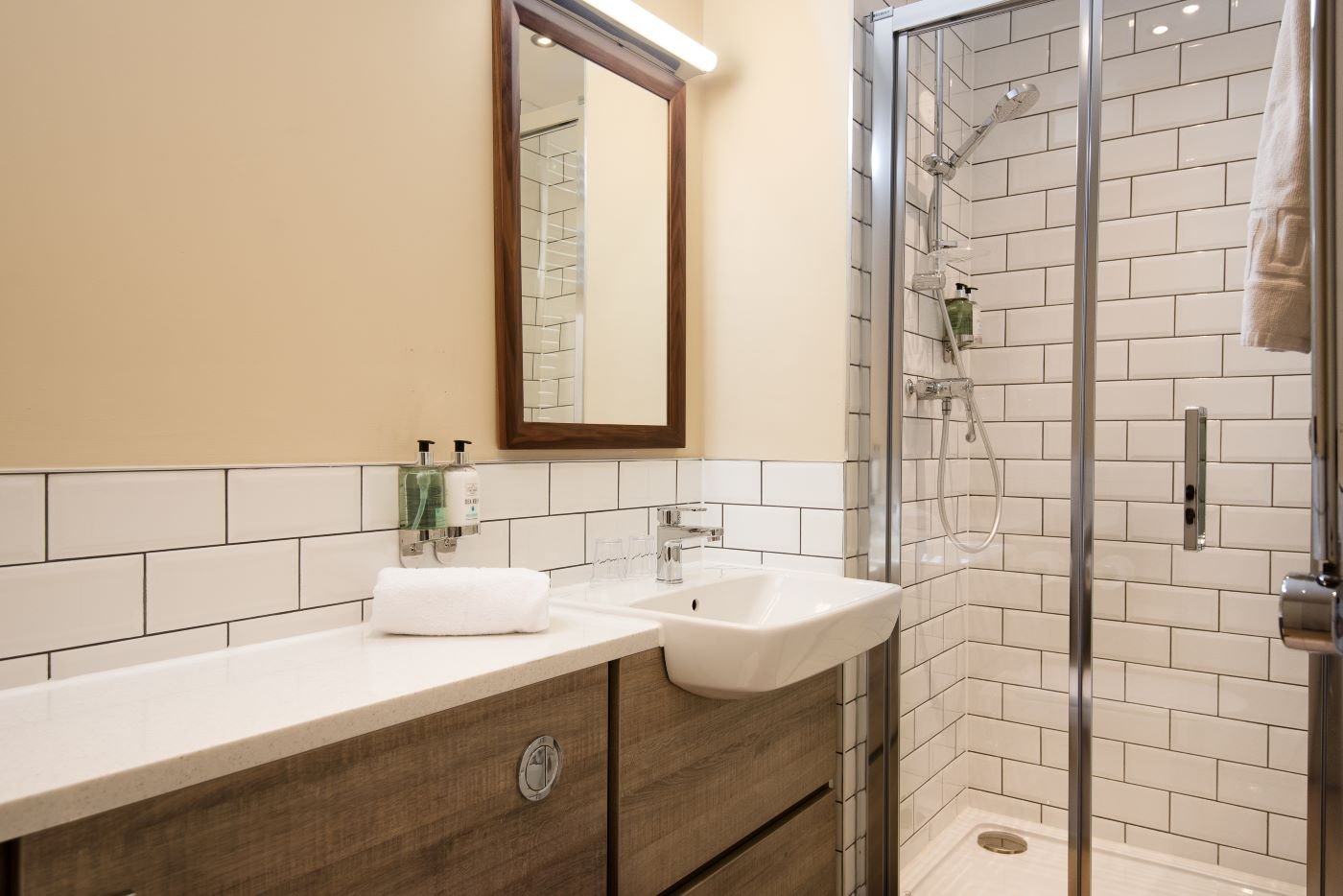 Tynemouth Castle-guestroom-Exampleshower.jpg