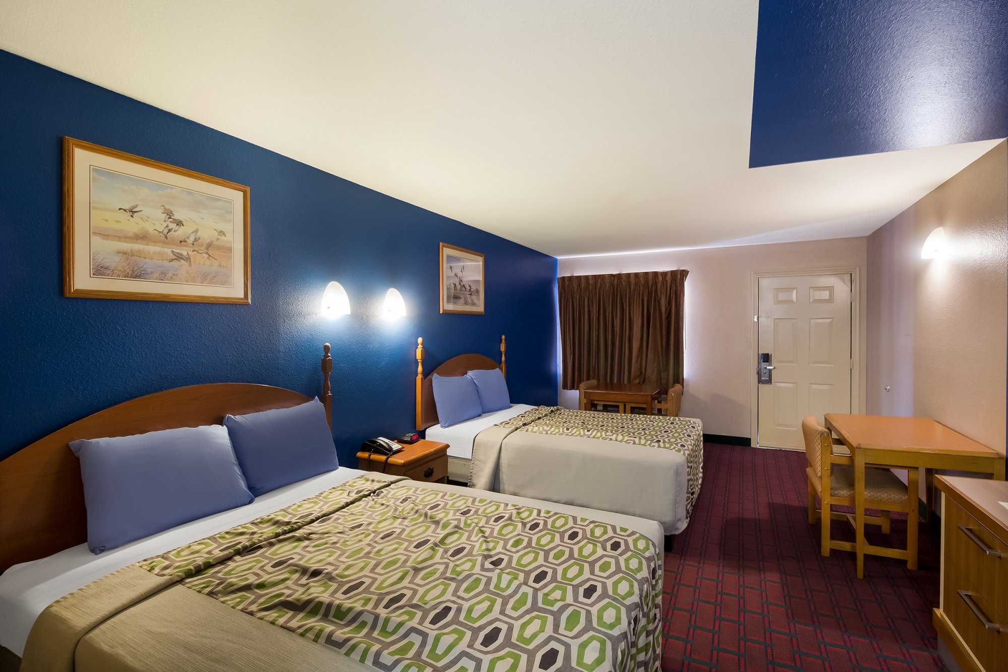 SCOTTISH INNS HANKAMER TX-guestroom-STXKR Queens.jpg