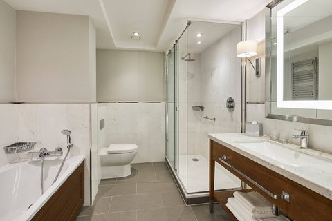HANBURY MANOR MARRIOTT HOTEL - Photo 8