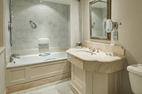 HANBURY MANOR MARRIOTT HOTEL - Photo 9