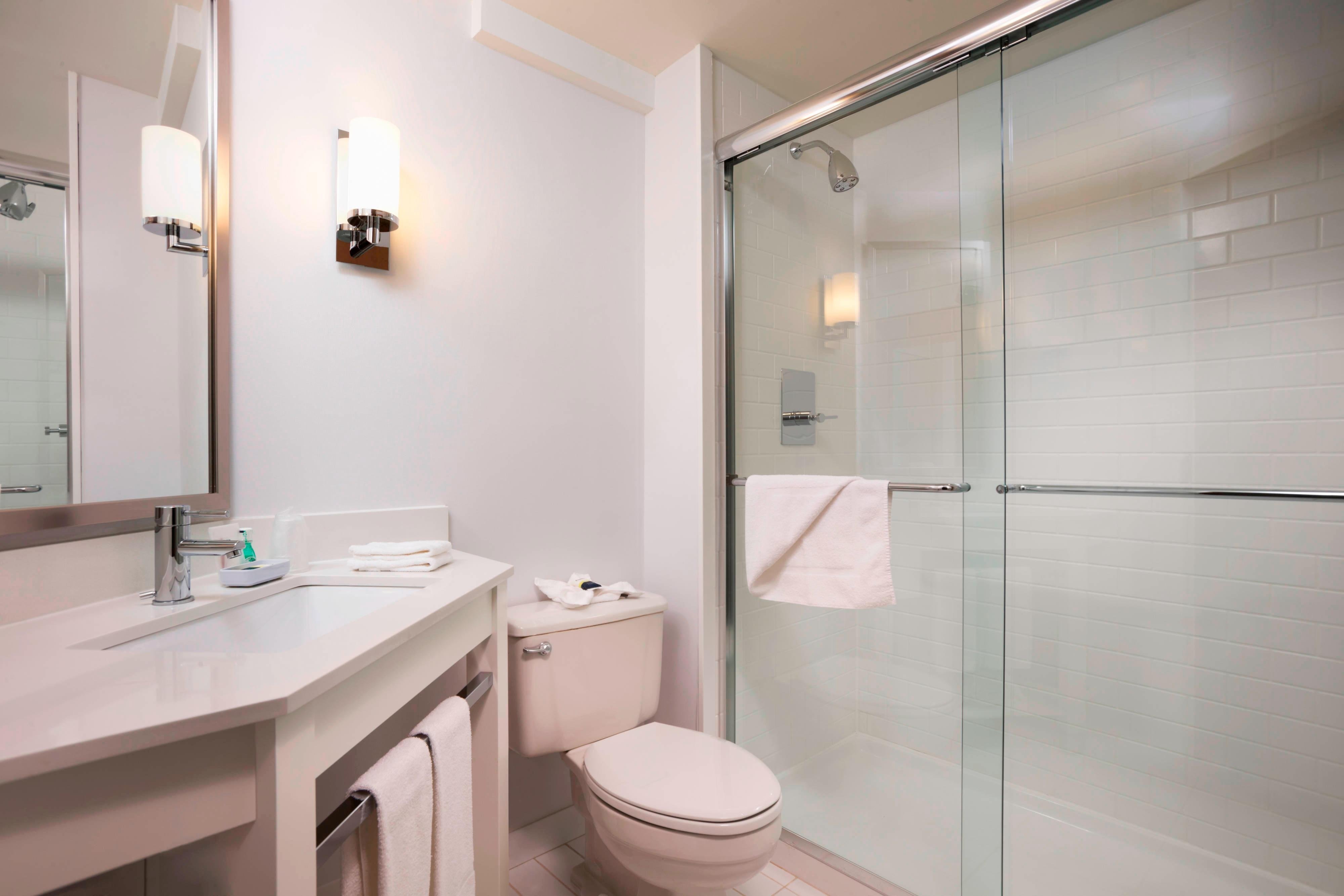 Four Points by Sheraton Mall of America Minneapolis Airport-guestroom-Guest Bathroom.jpg