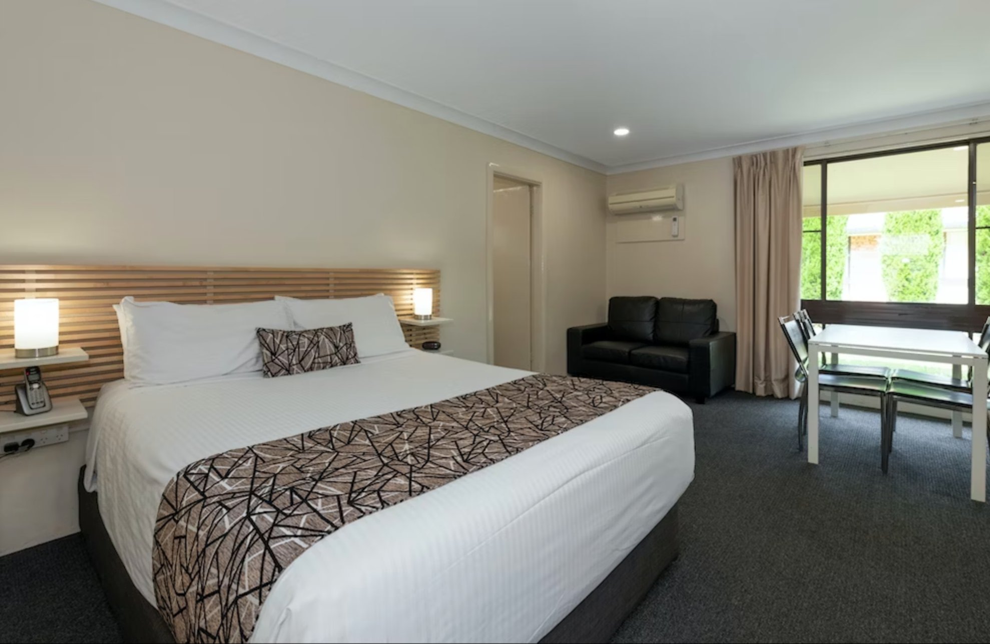 Zig Zag Motel - Lithgow-guestroom-SXL Family Suite.jpg