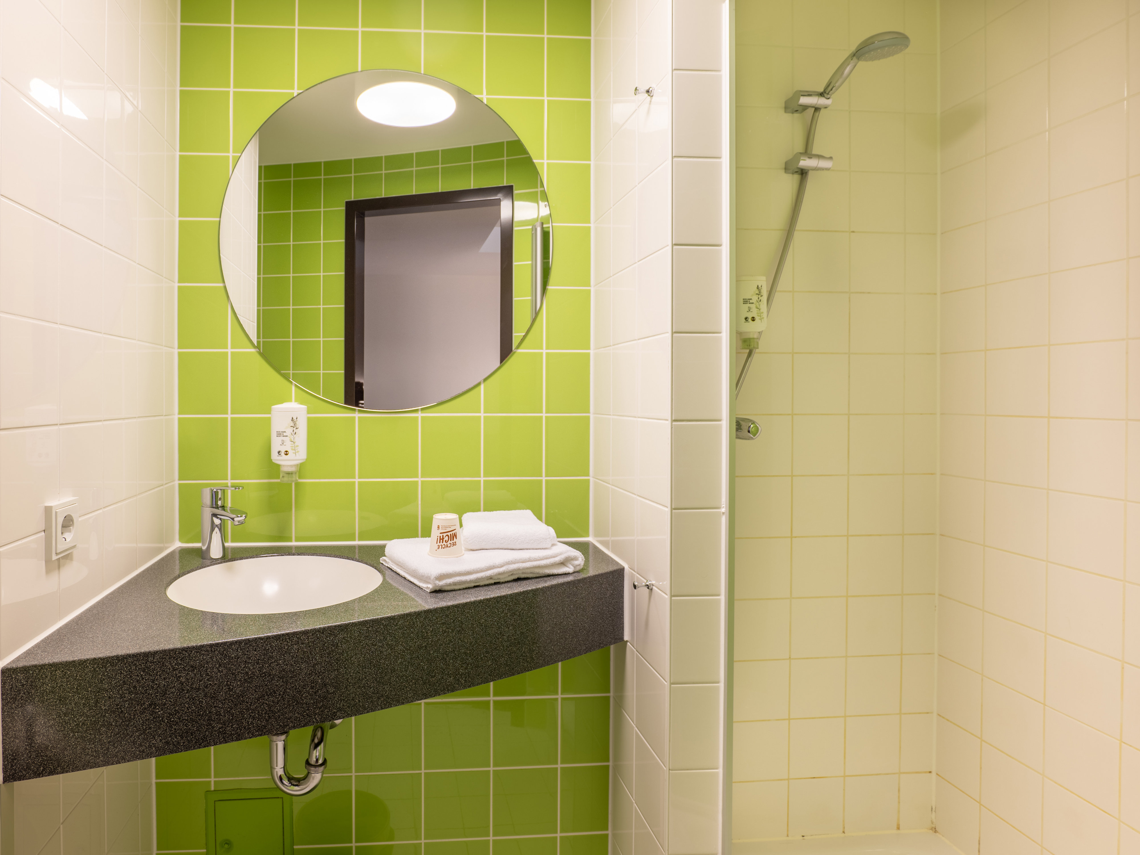 B&B HOTEL OFFENBURG-CITY-guestroom-Hotel Offenburg Bathroom.jpg