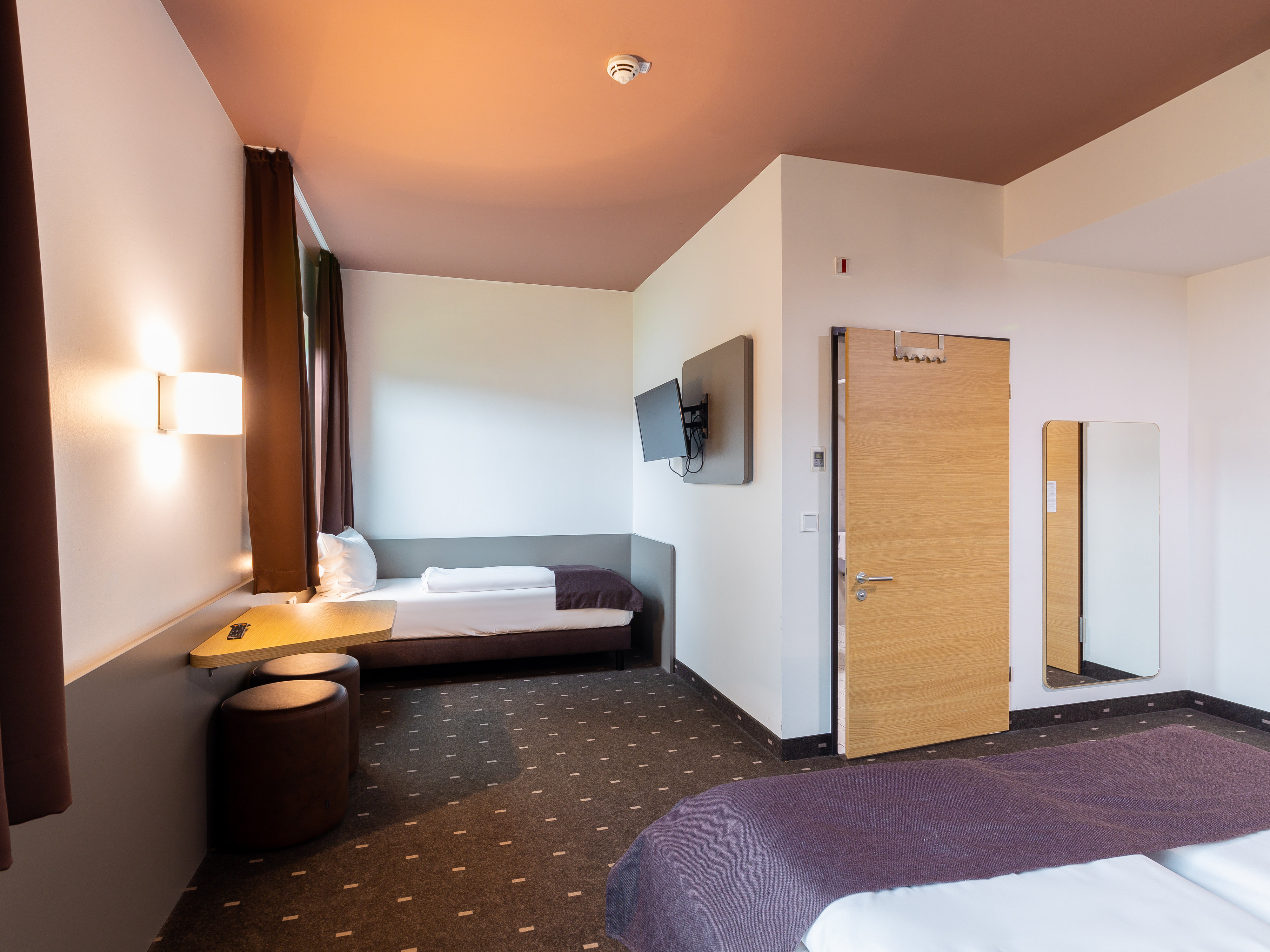 B&B HOTEL MONCHENGLADBACH-guestroom-Hotel Moenchengladbach Disabled Room.jpg