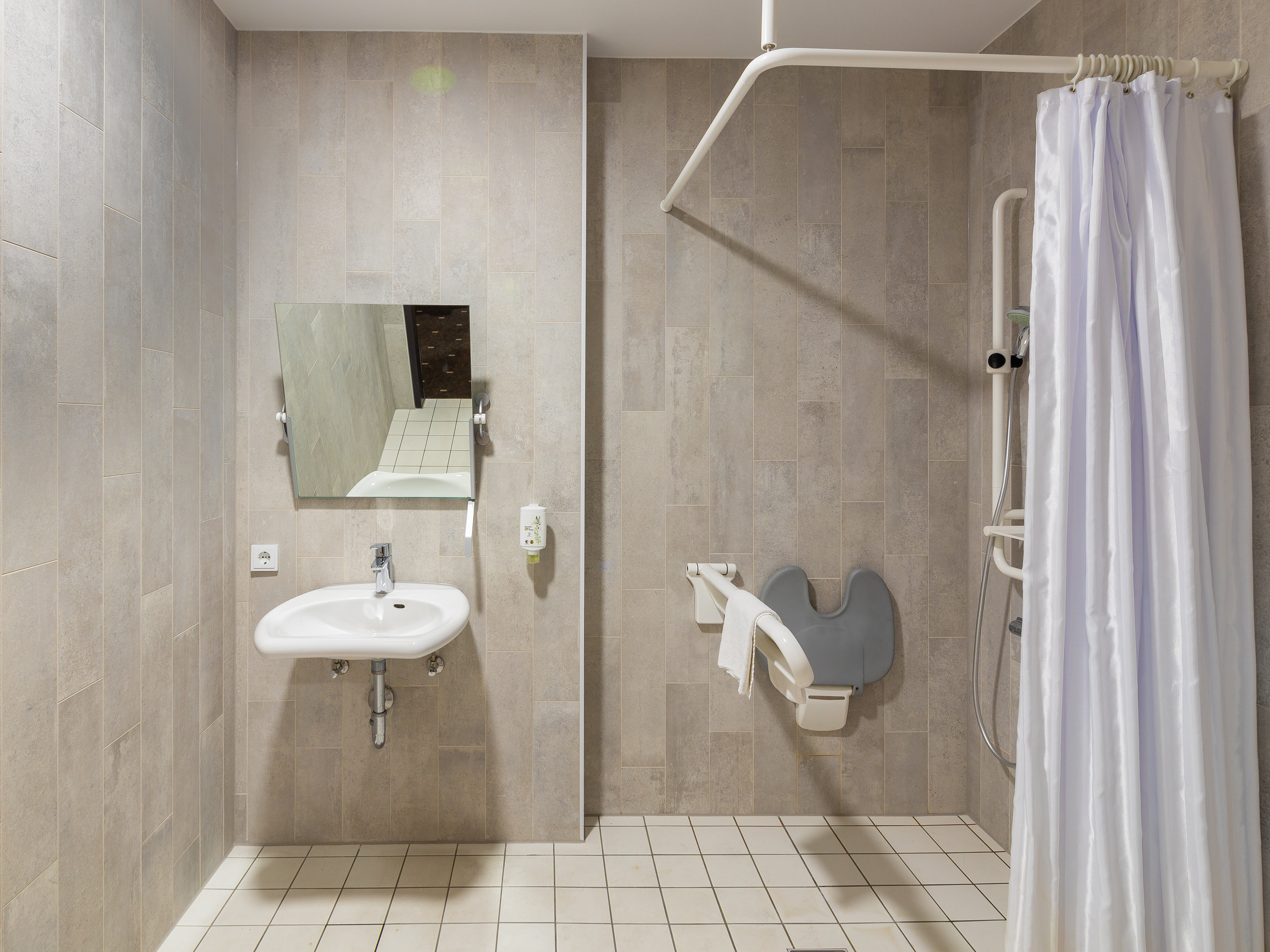 B&B HOTEL MONCHENGLADBACH-guestroom-Hotel Moenchengladbach Disabled Bathroom.jpg